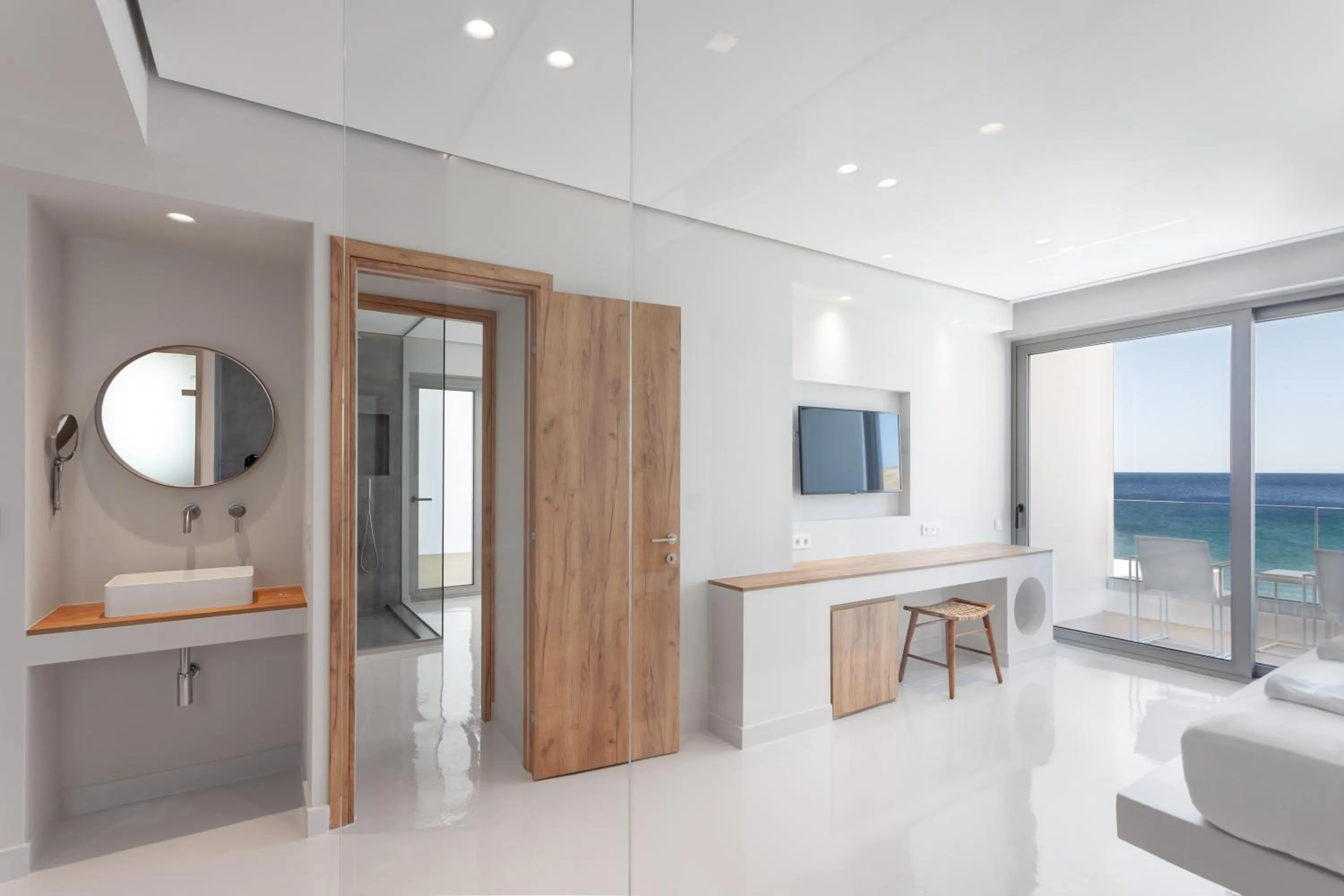 TV and multimedia in Infinity View Hotel Tinos