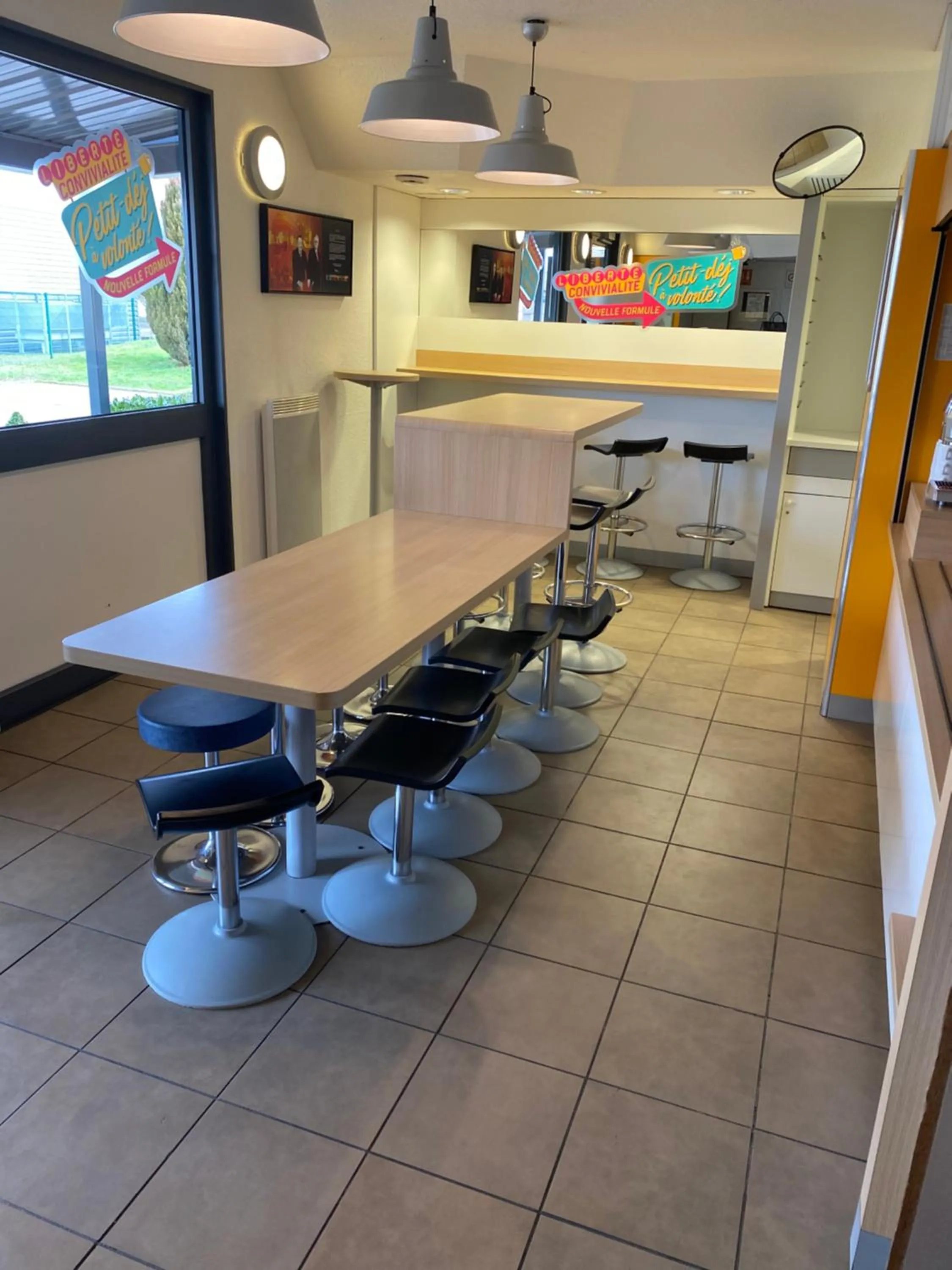 Coffee/tea facilities in Hôtel F1 Verdun