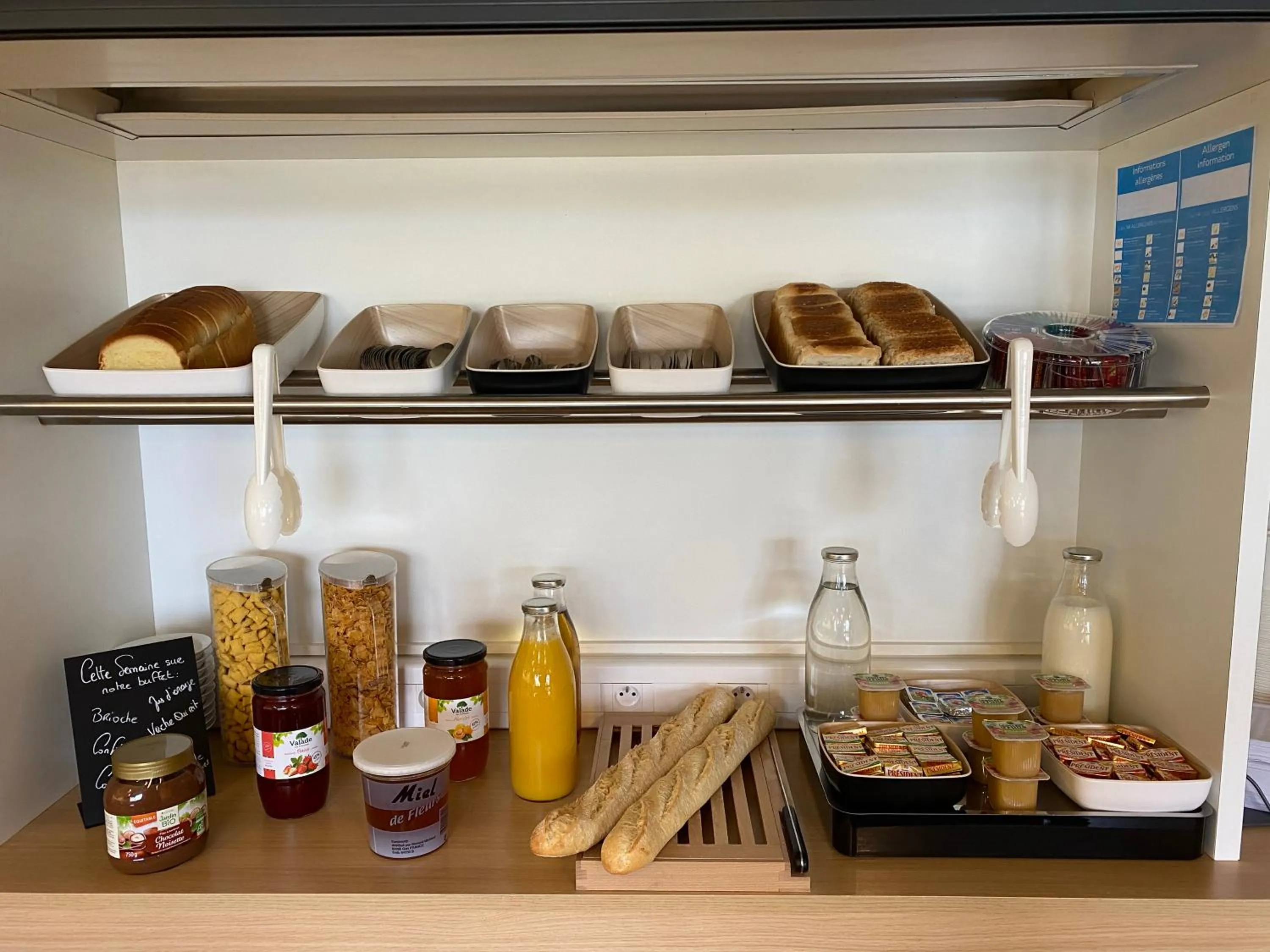 Coffee/tea facilities in Hôtel F1 Verdun
