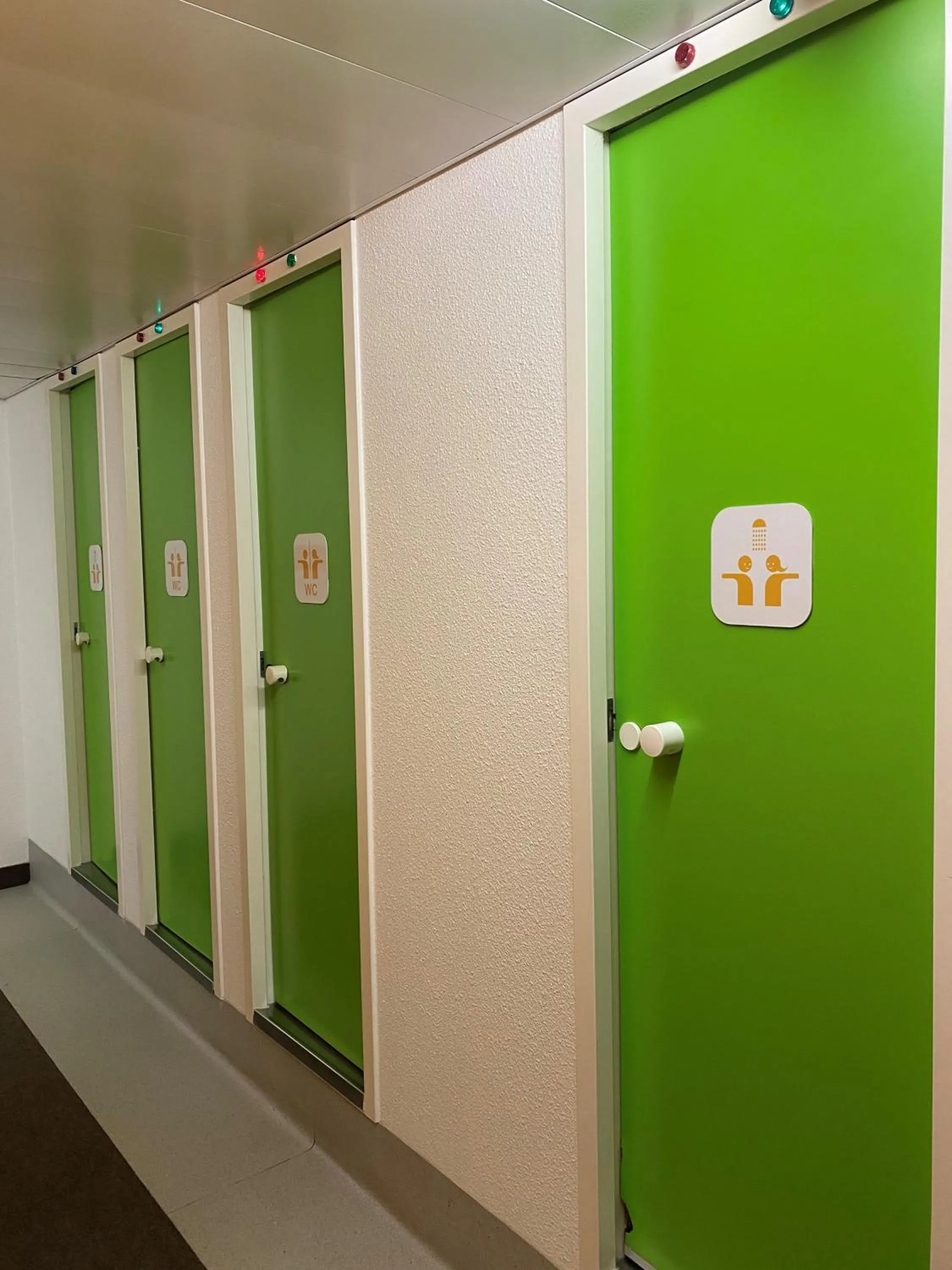 Bathroom in Hôtel F1 Verdun