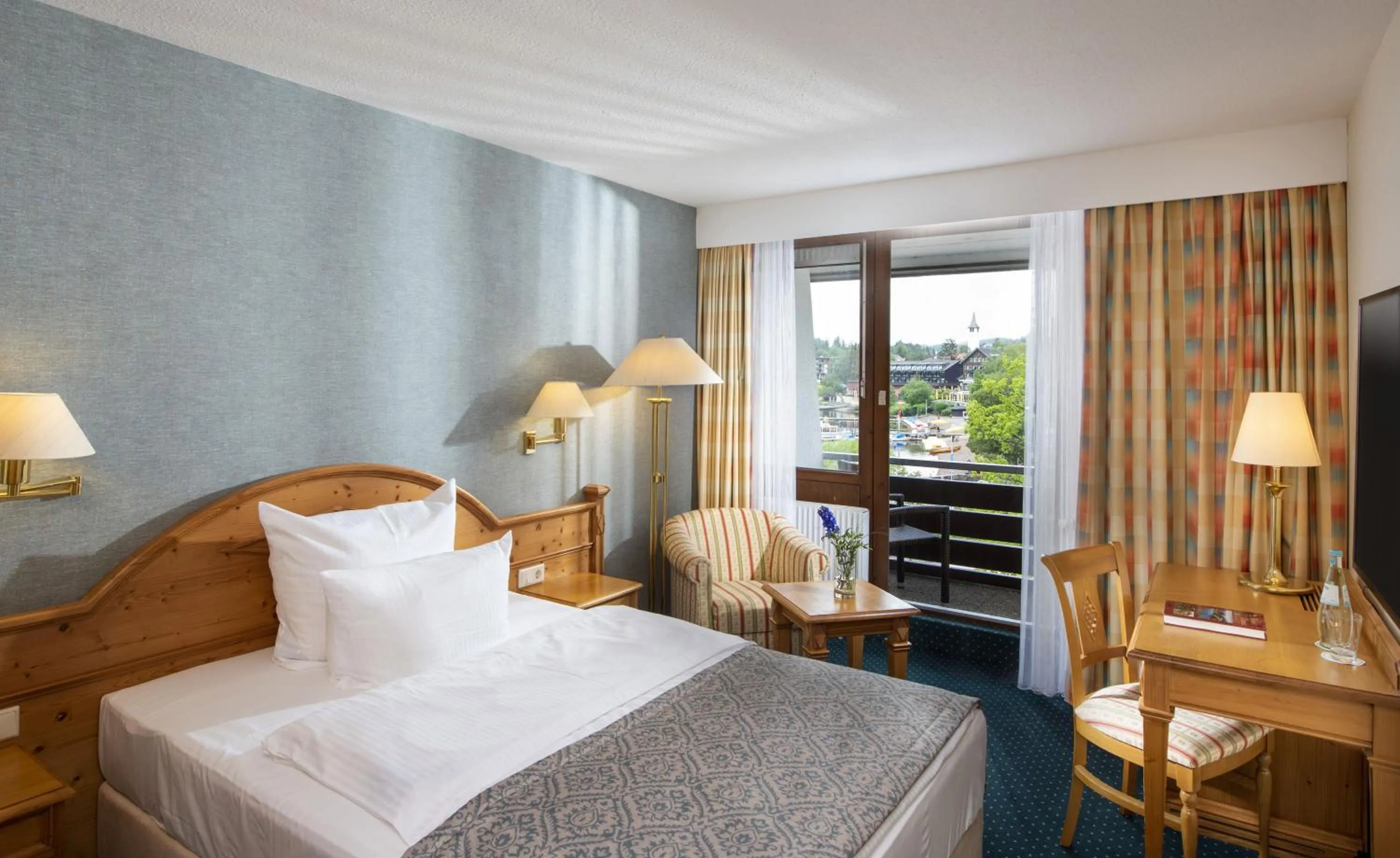 Bedroom, Bed in Maritim Titisee Hotel