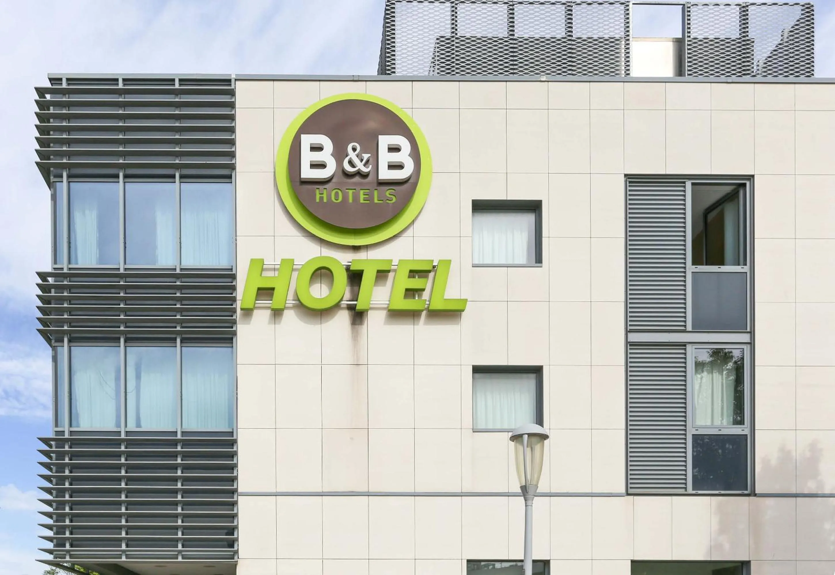 Property building in B&B HOTEL Reims Bezannes