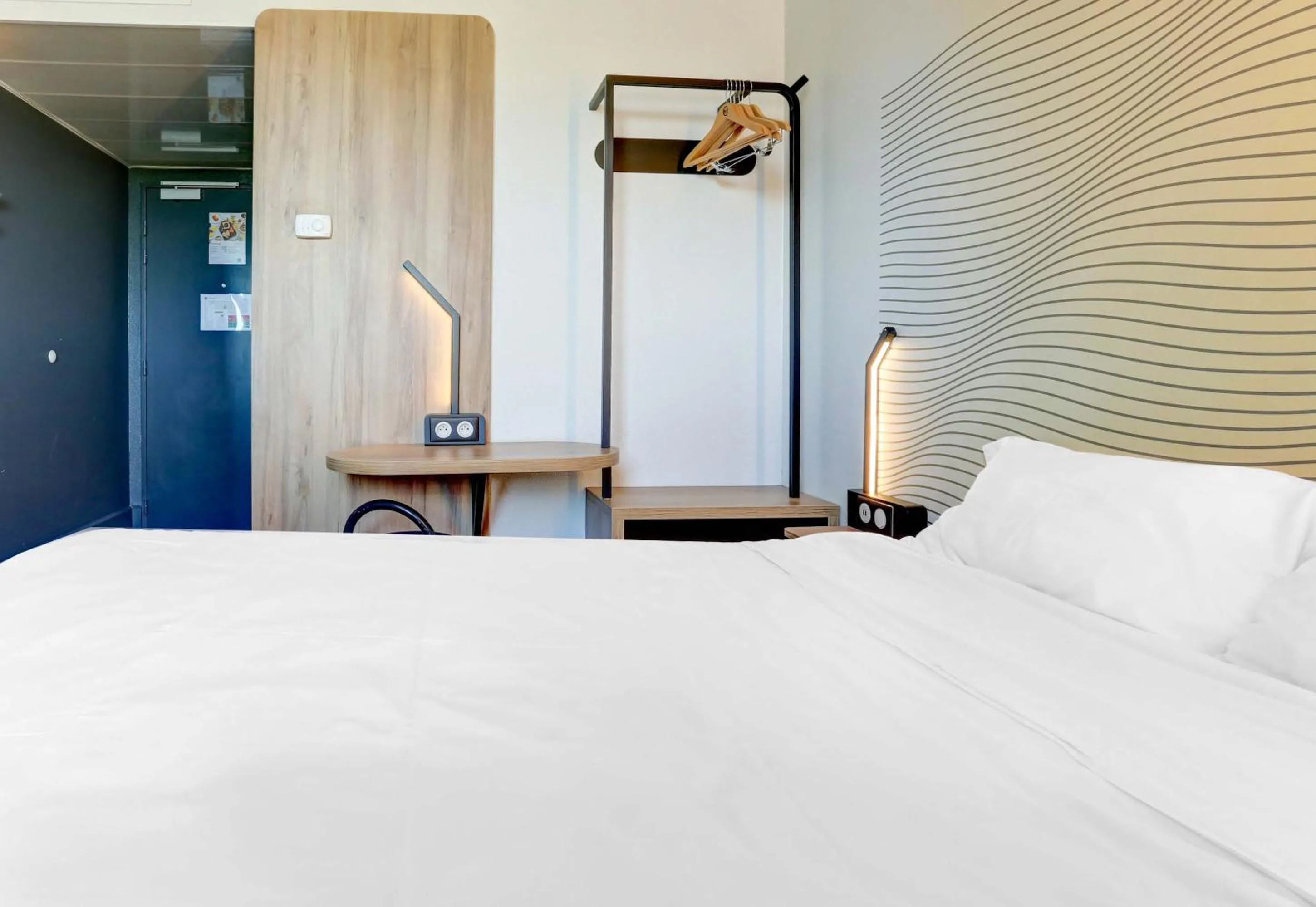 Bedroom, Bed in B&B HOTEL Reims Bezannes