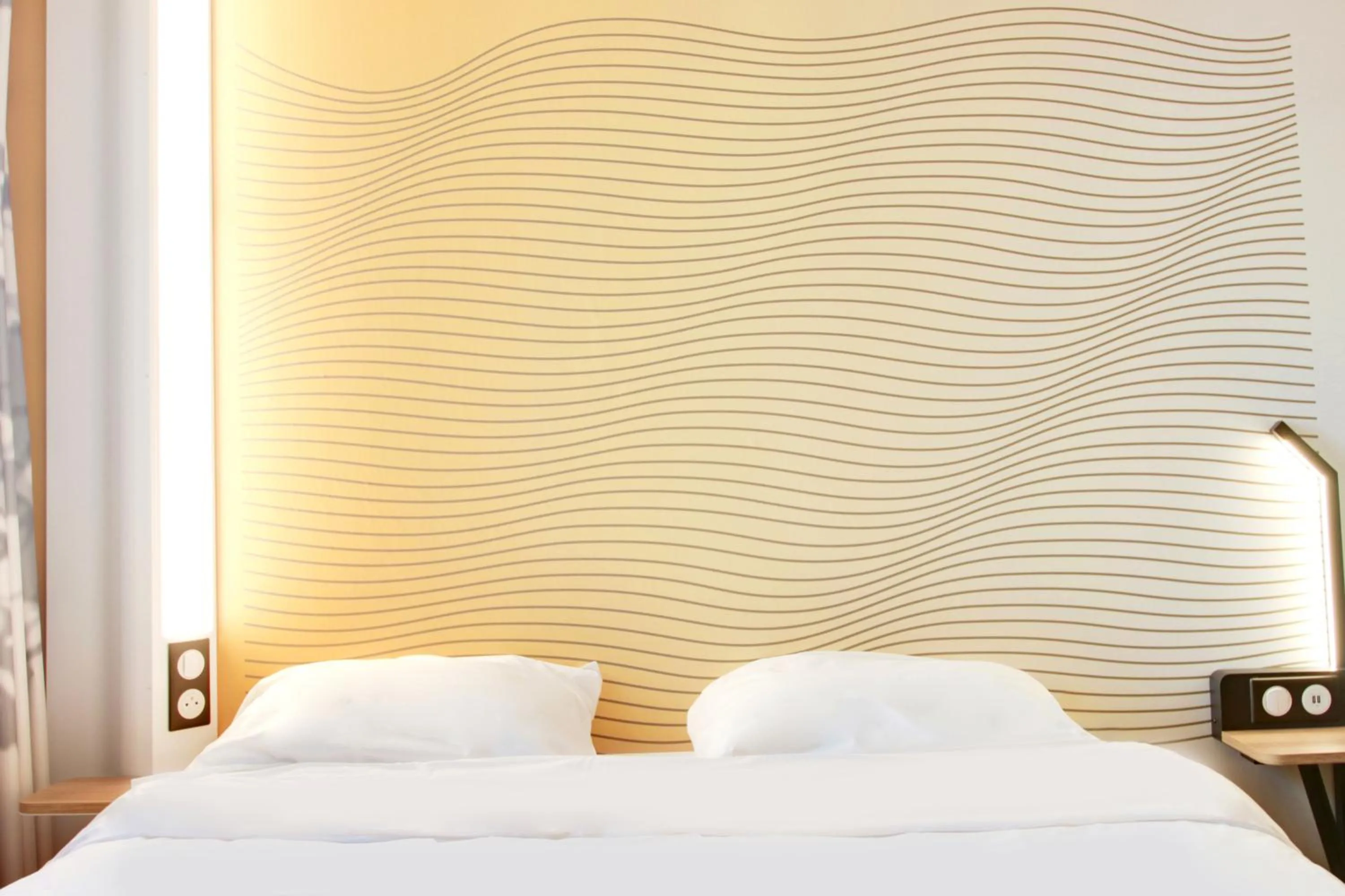 Bedroom, Bed in B&B HOTEL Reims Bezannes