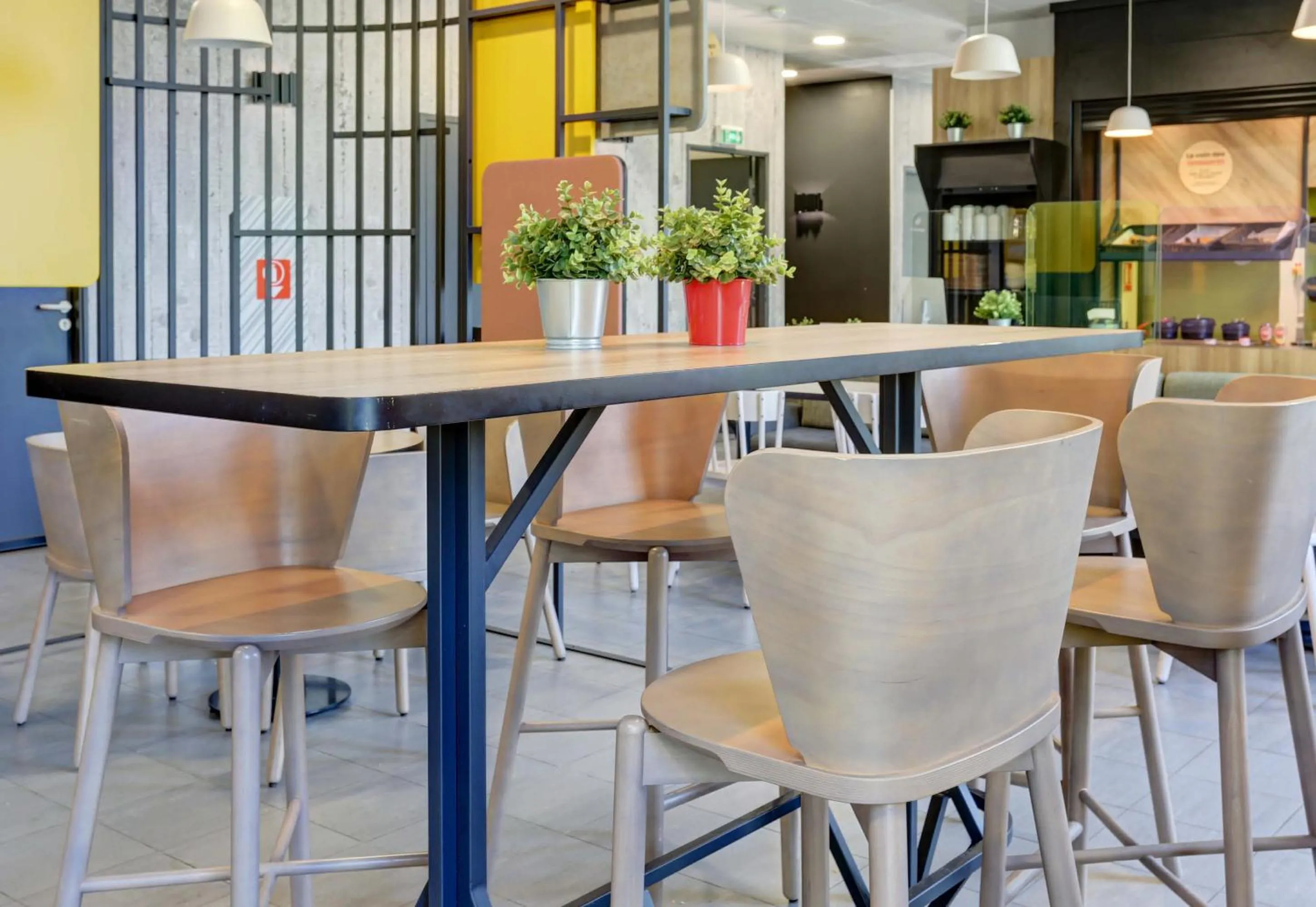 Restaurant/places to eat in B&B HOTEL Reims Bezannes