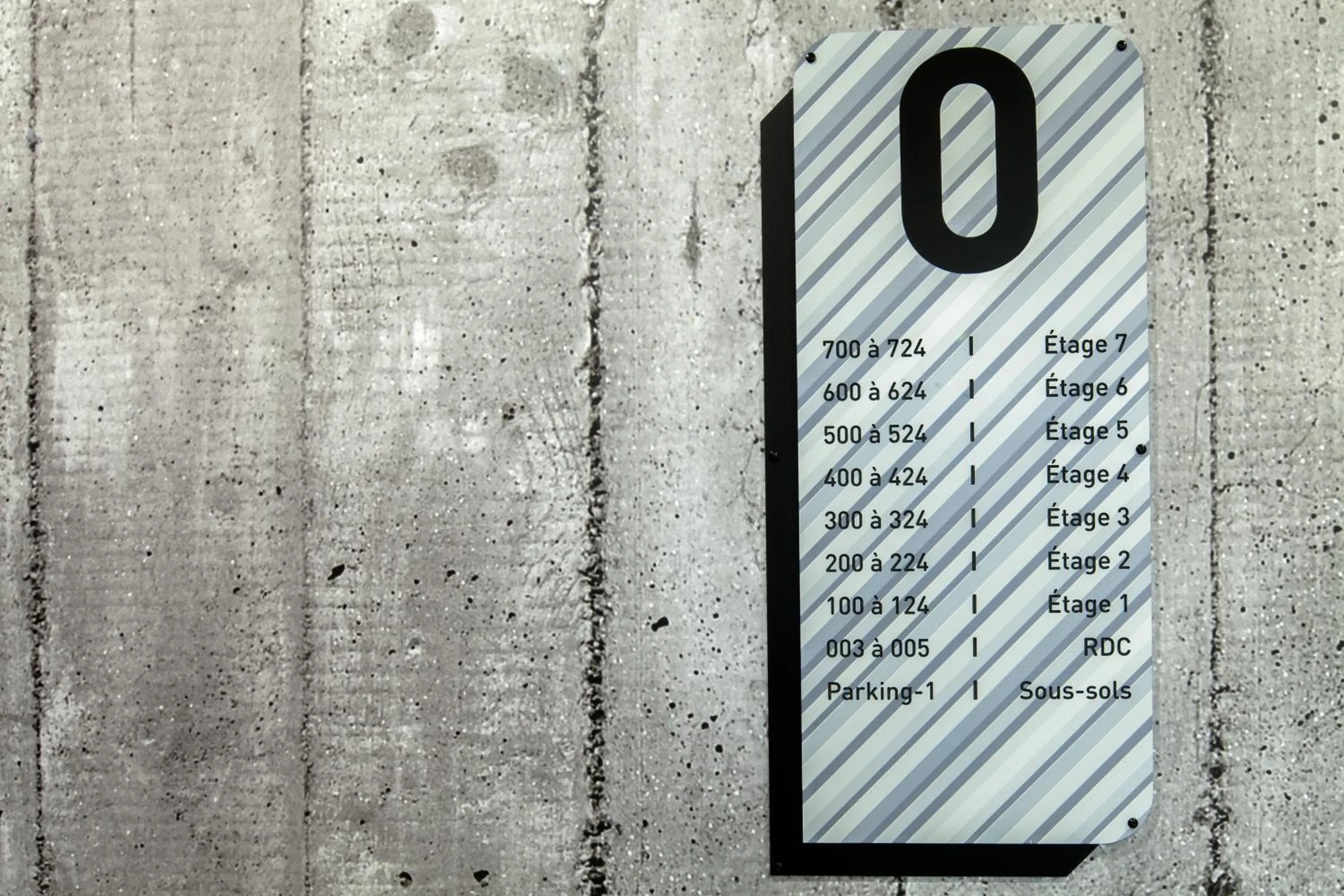 Decorative detail in B&B HOTEL Reims Bezannes