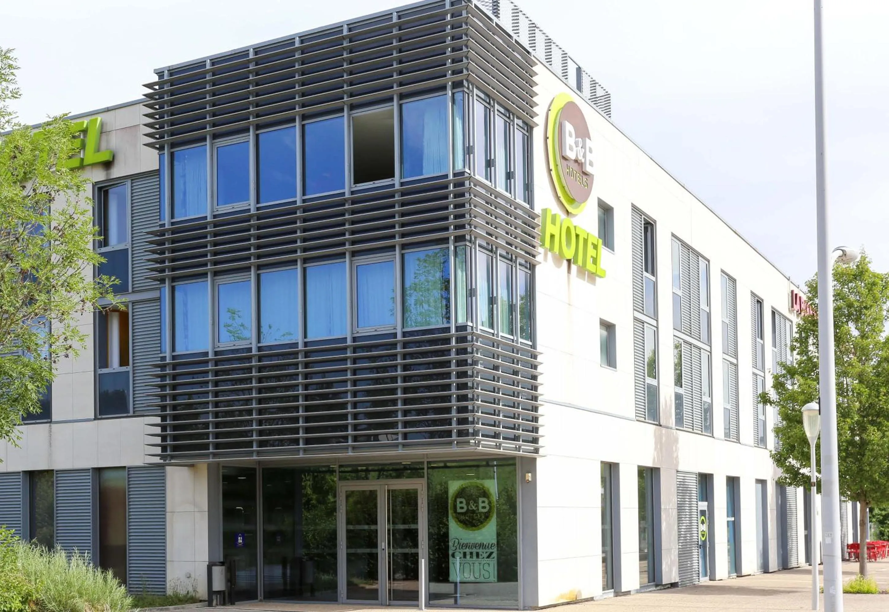 Property building in B&B HOTEL Reims Bezannes