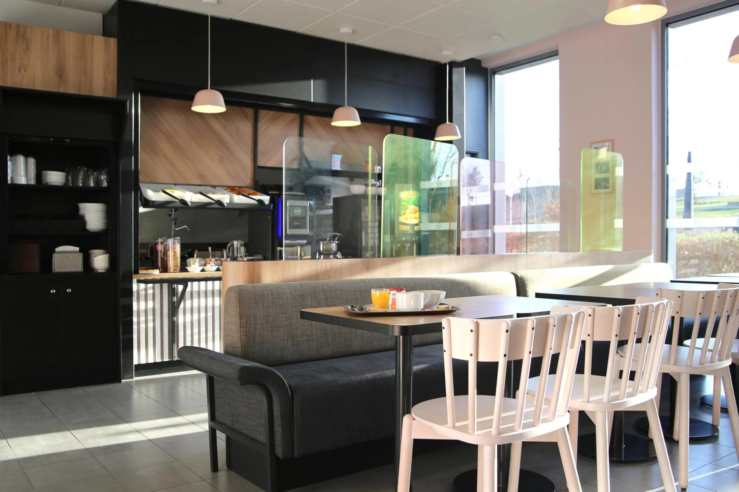 Buffet breakfast in B&B HOTEL Reims Bezannes