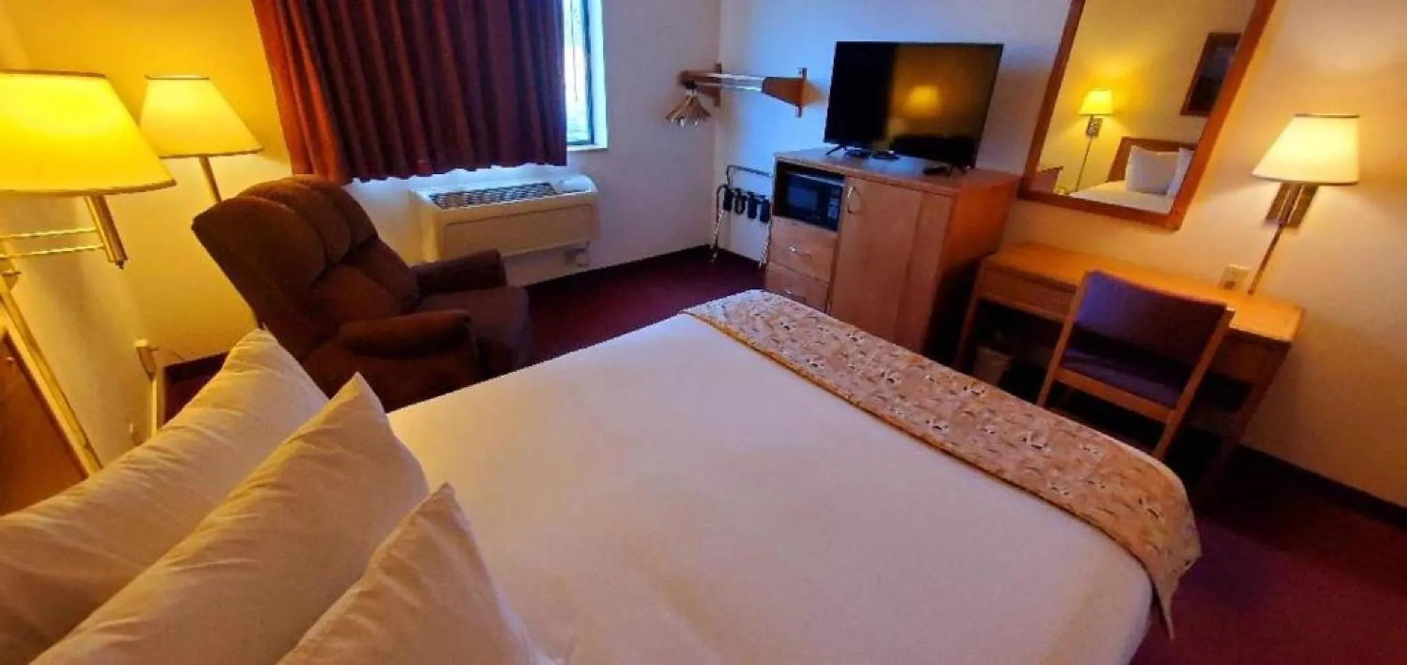 Bed in Gettysburg Inn and Suites