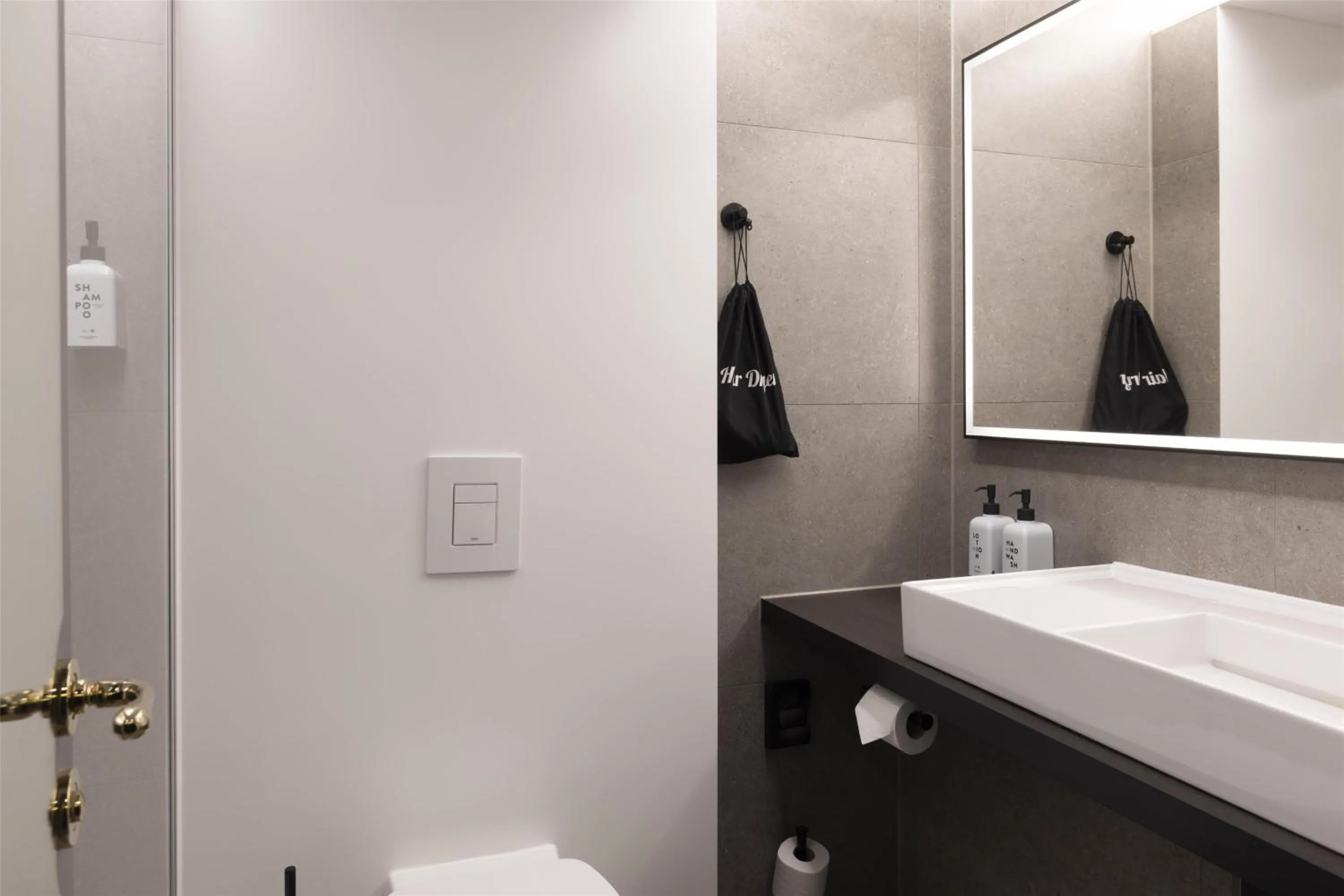 Bathroom in Scandic Nürnberg Central