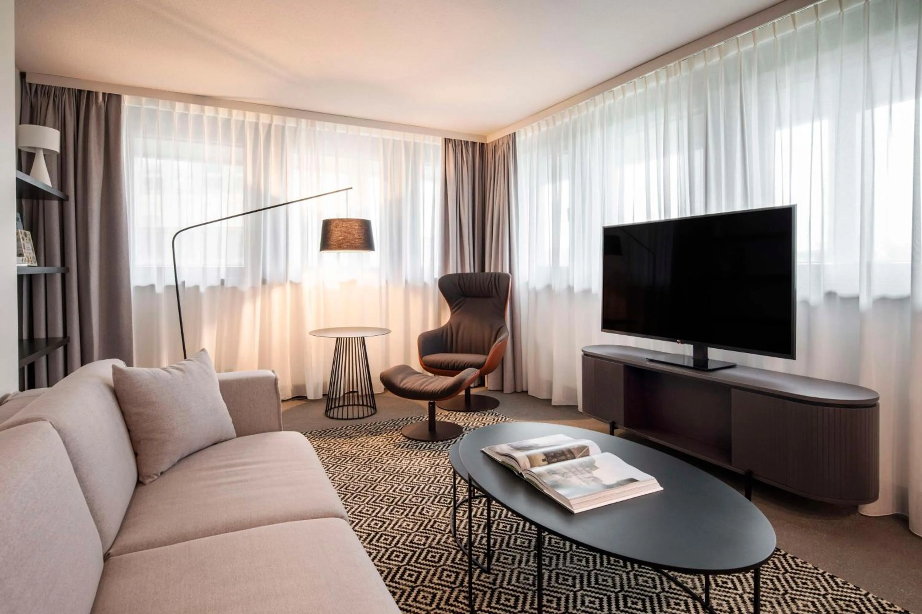 TV and multimedia, Seating Area in Hotel Pomander Nürnberg