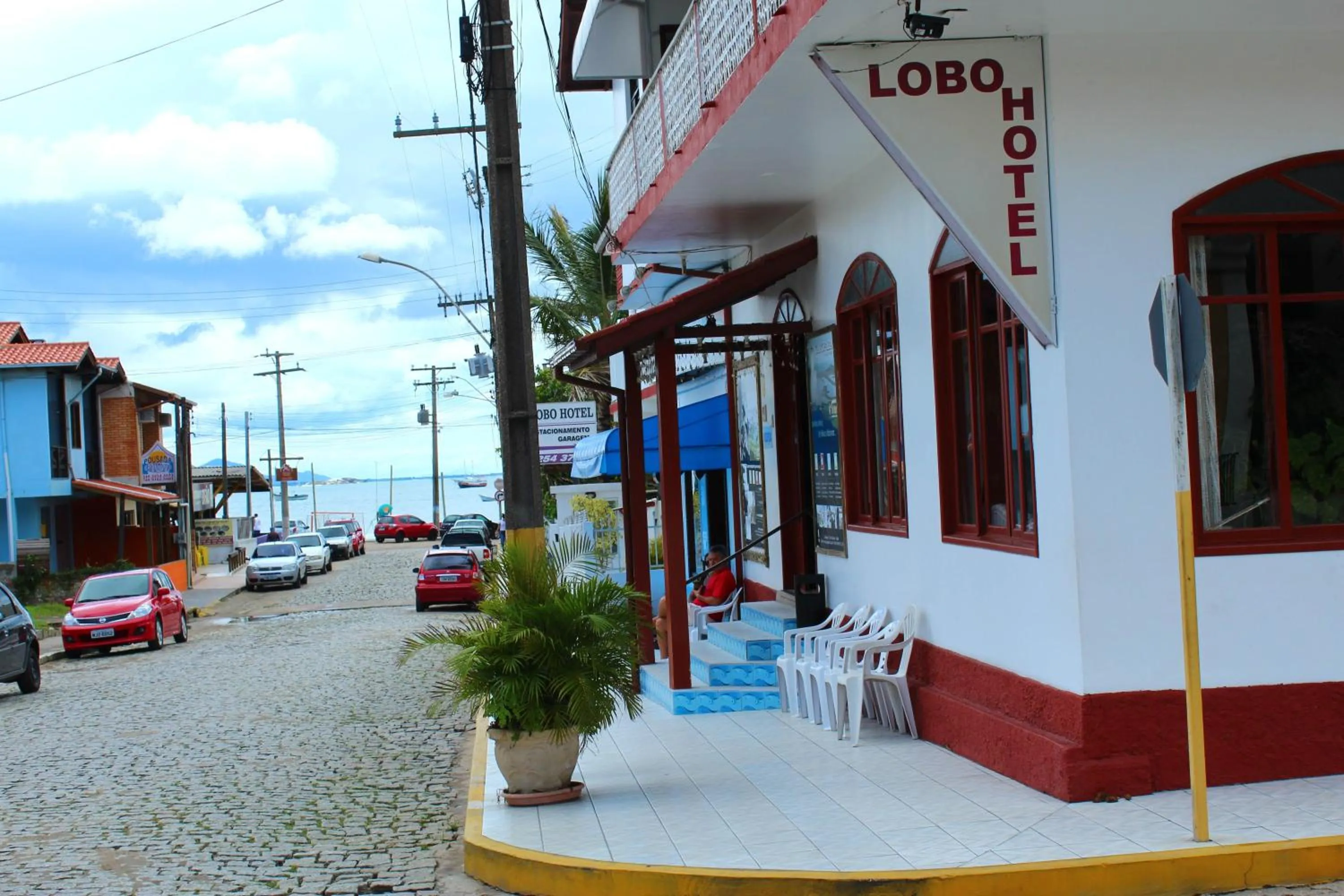 Facade/entrance in Lobo Hotel