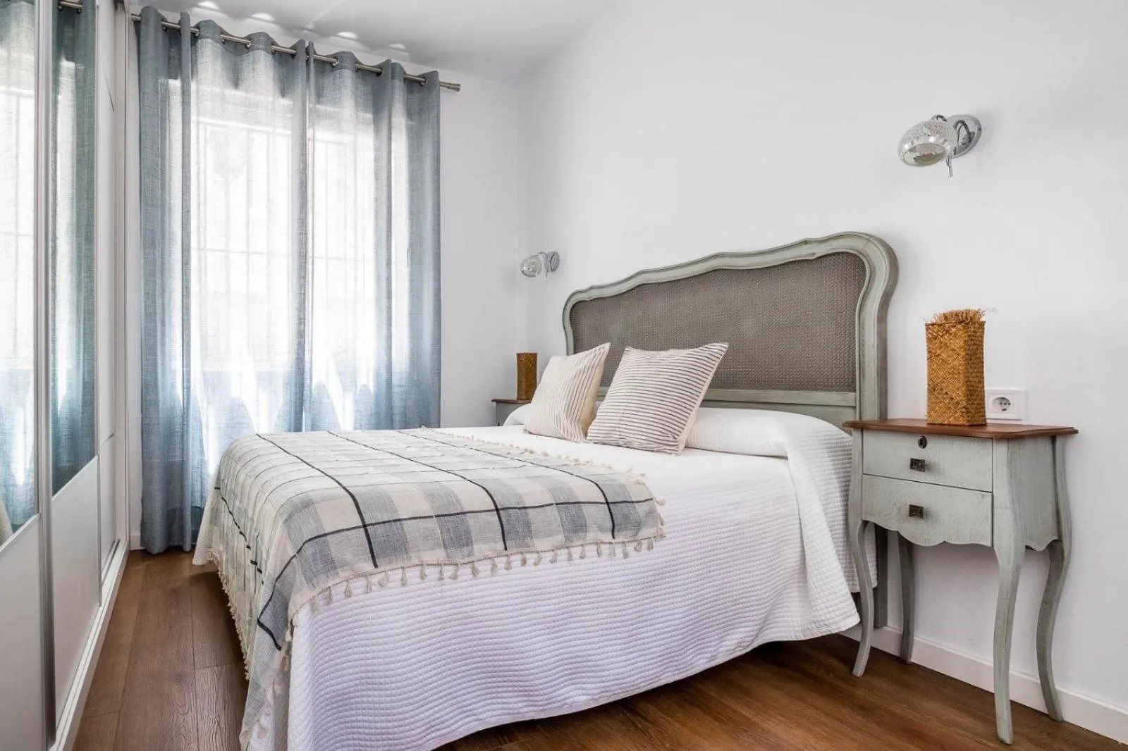 Bed in Apartamentos Poemas & Rimas de Bécquer