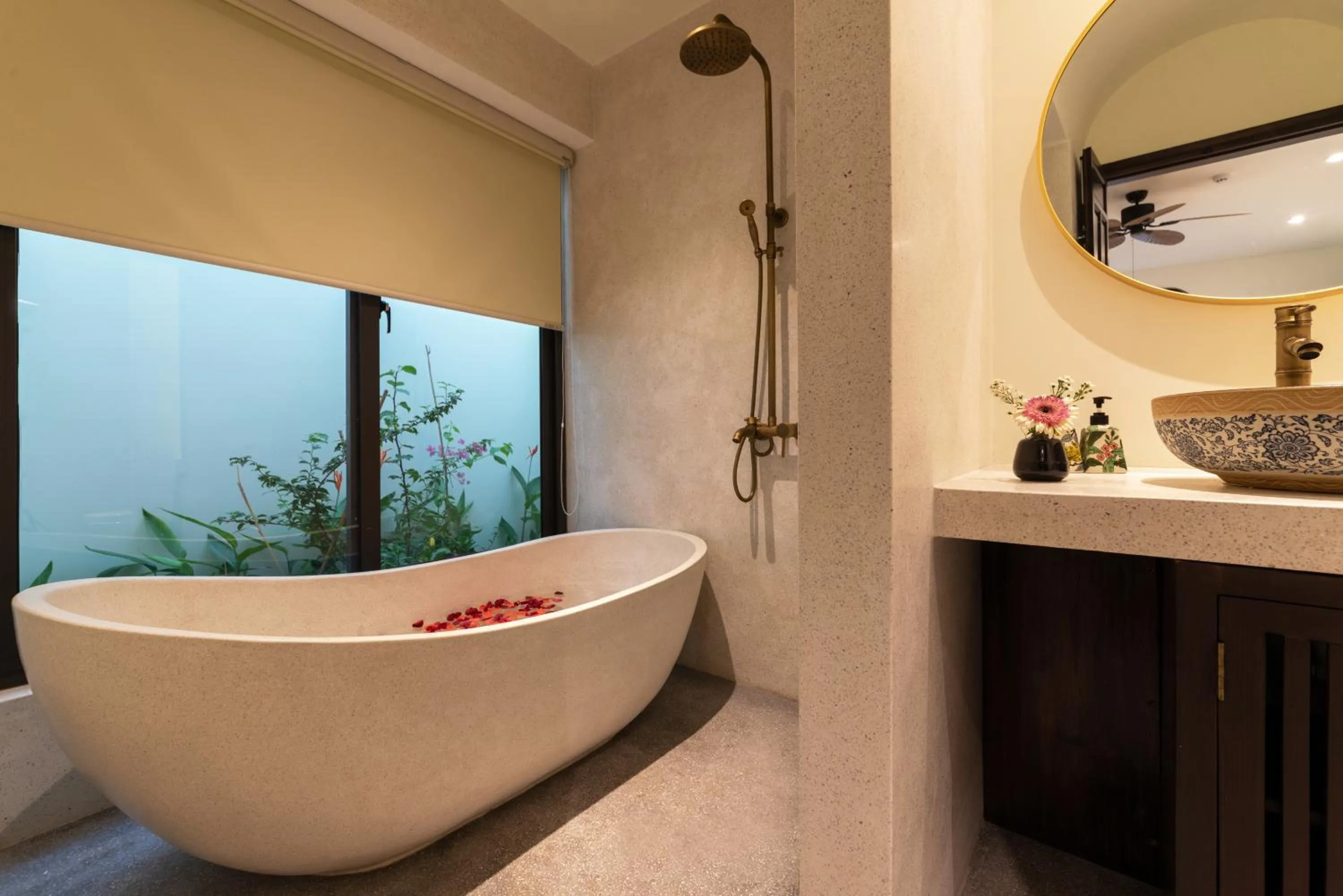 Bathroom in Hoianoi Villa