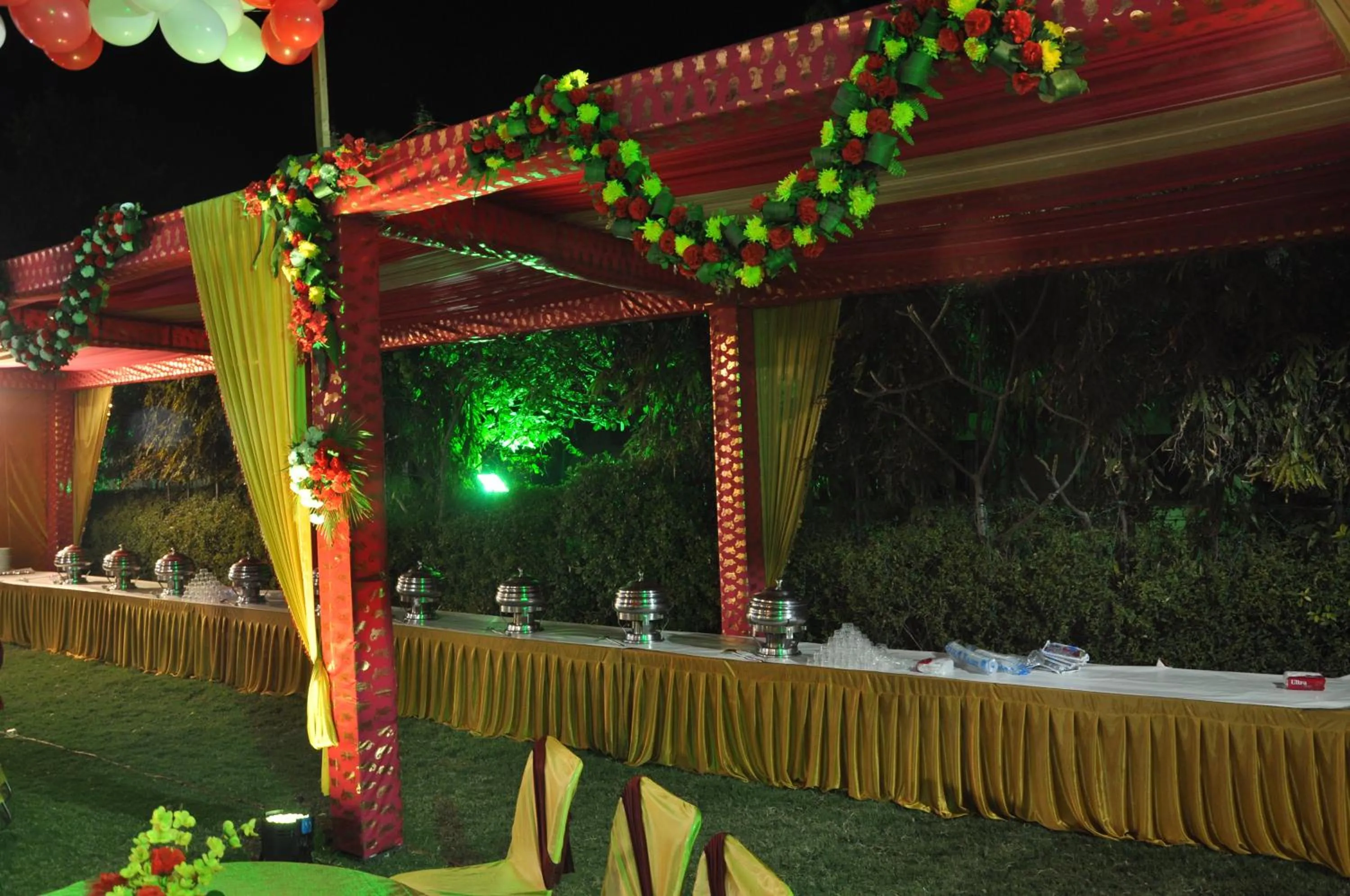 Garden in Hotel Ganpati Palace