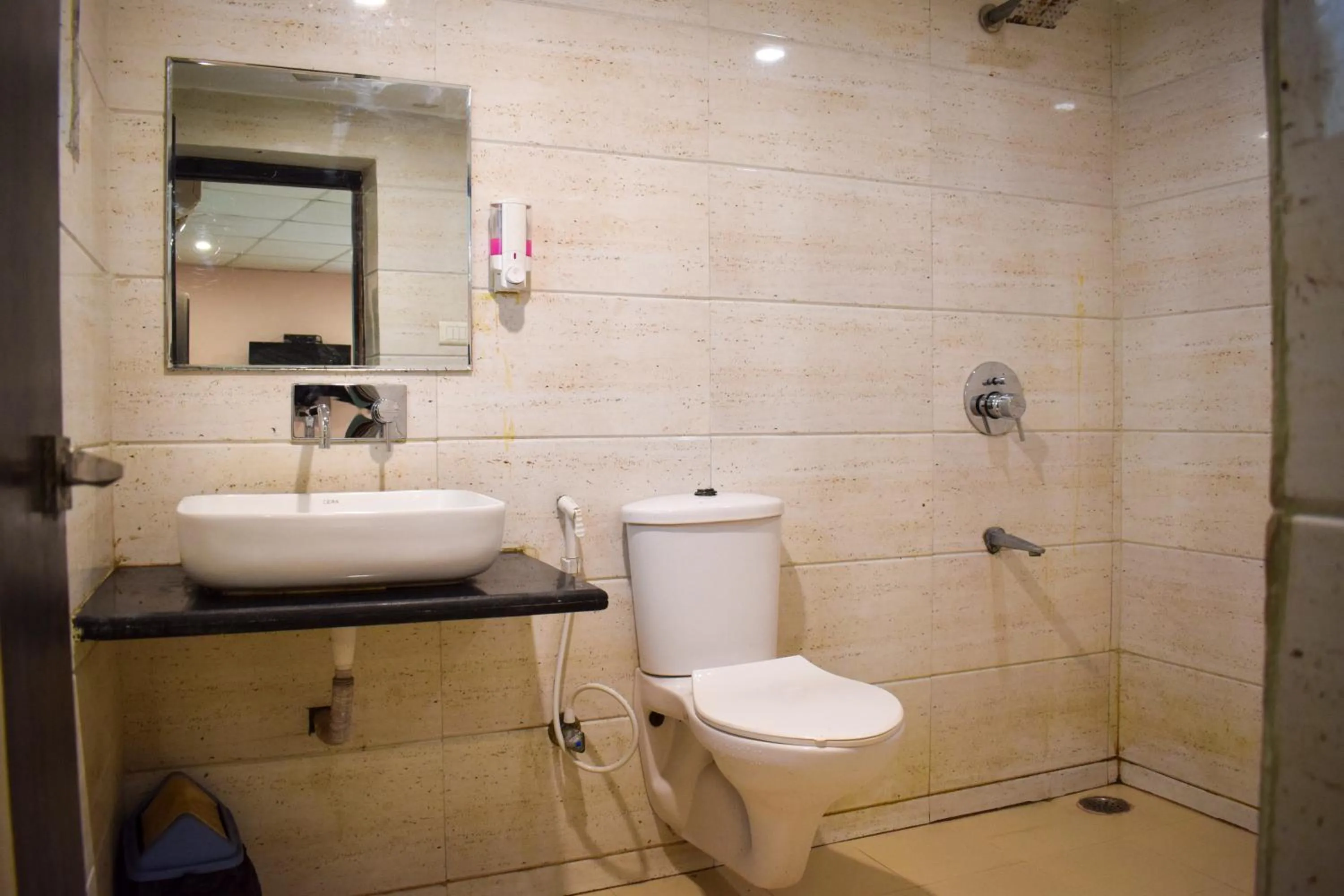 Toilet in Hotel Ganpati Palace