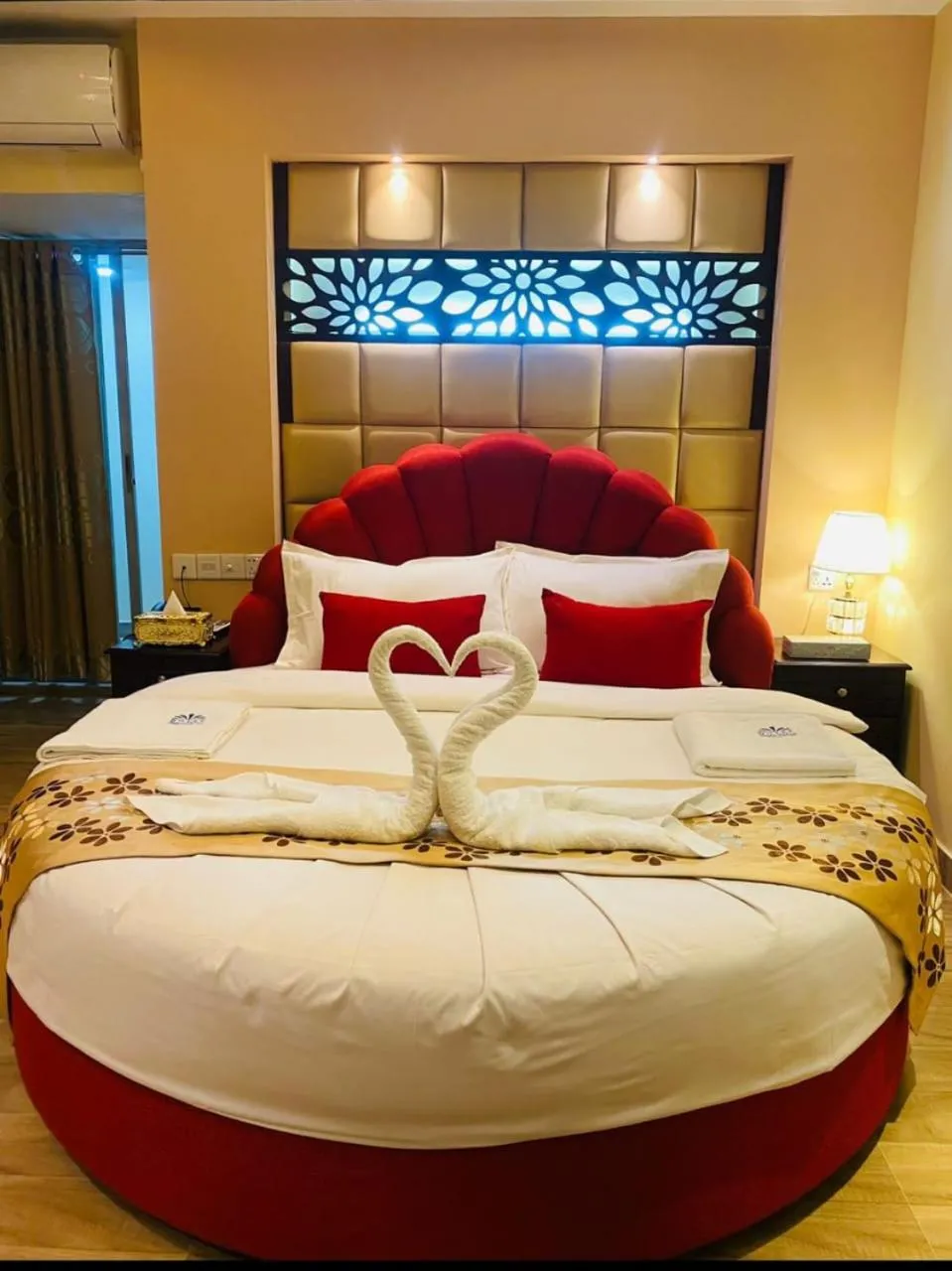 Bed in Hotel Regal Palace