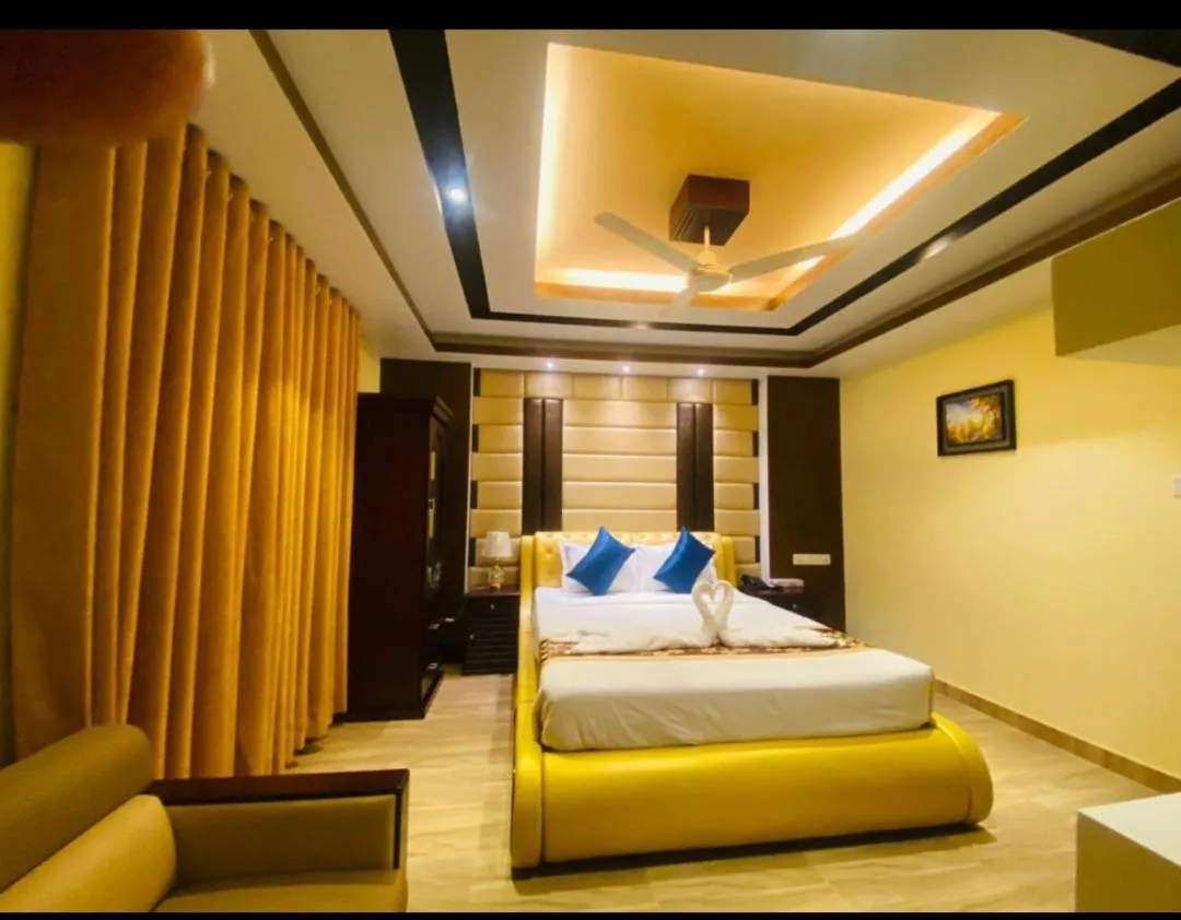 Bed in Hotel Regal Palace