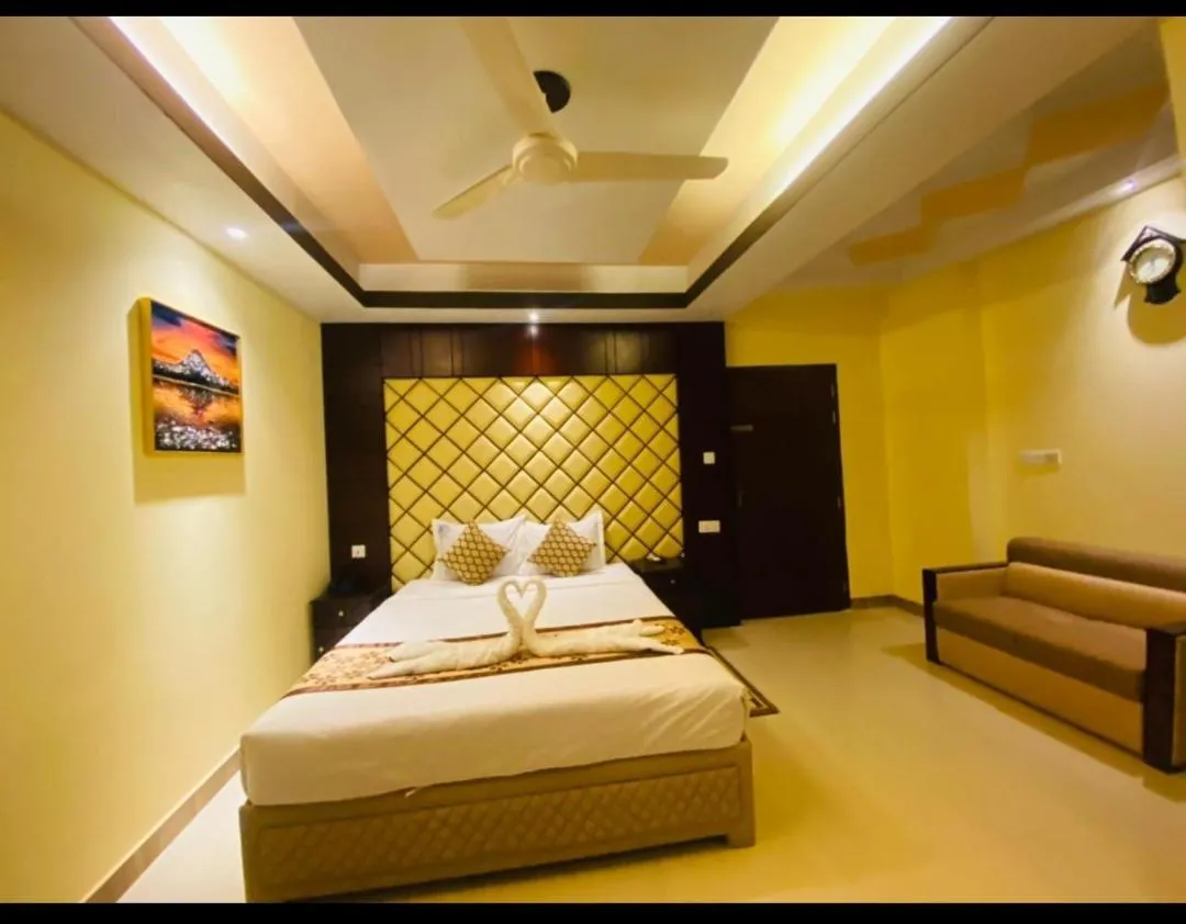 Bed in Hotel Regal Palace
