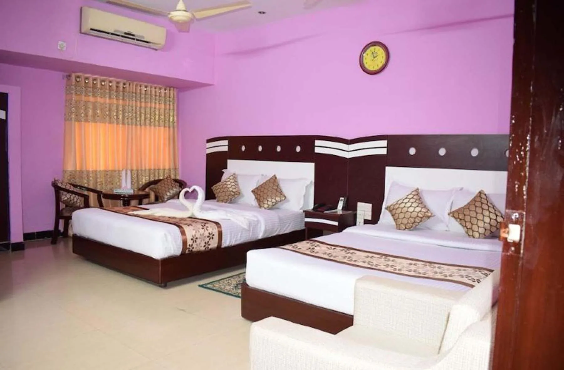 Bed in Hotel Regal Palace