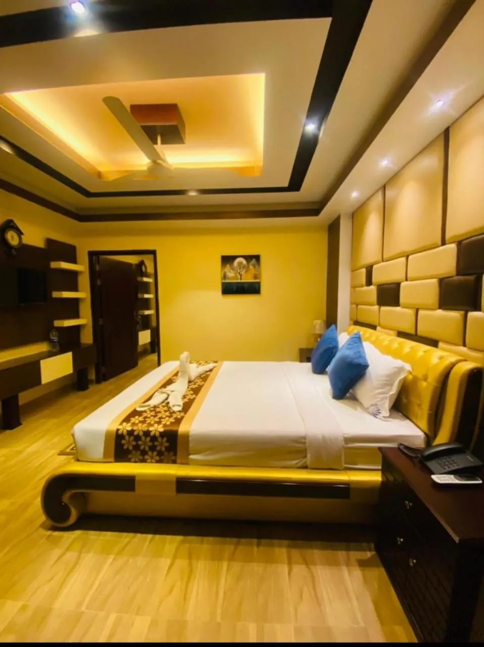 Bed in Hotel Regal Palace
