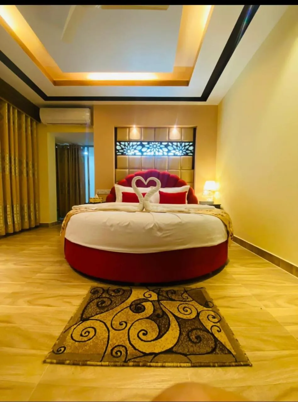 Bed in Hotel Regal Palace