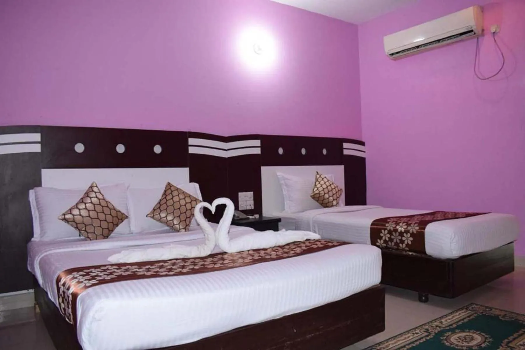 Bed in Hotel Regal Palace