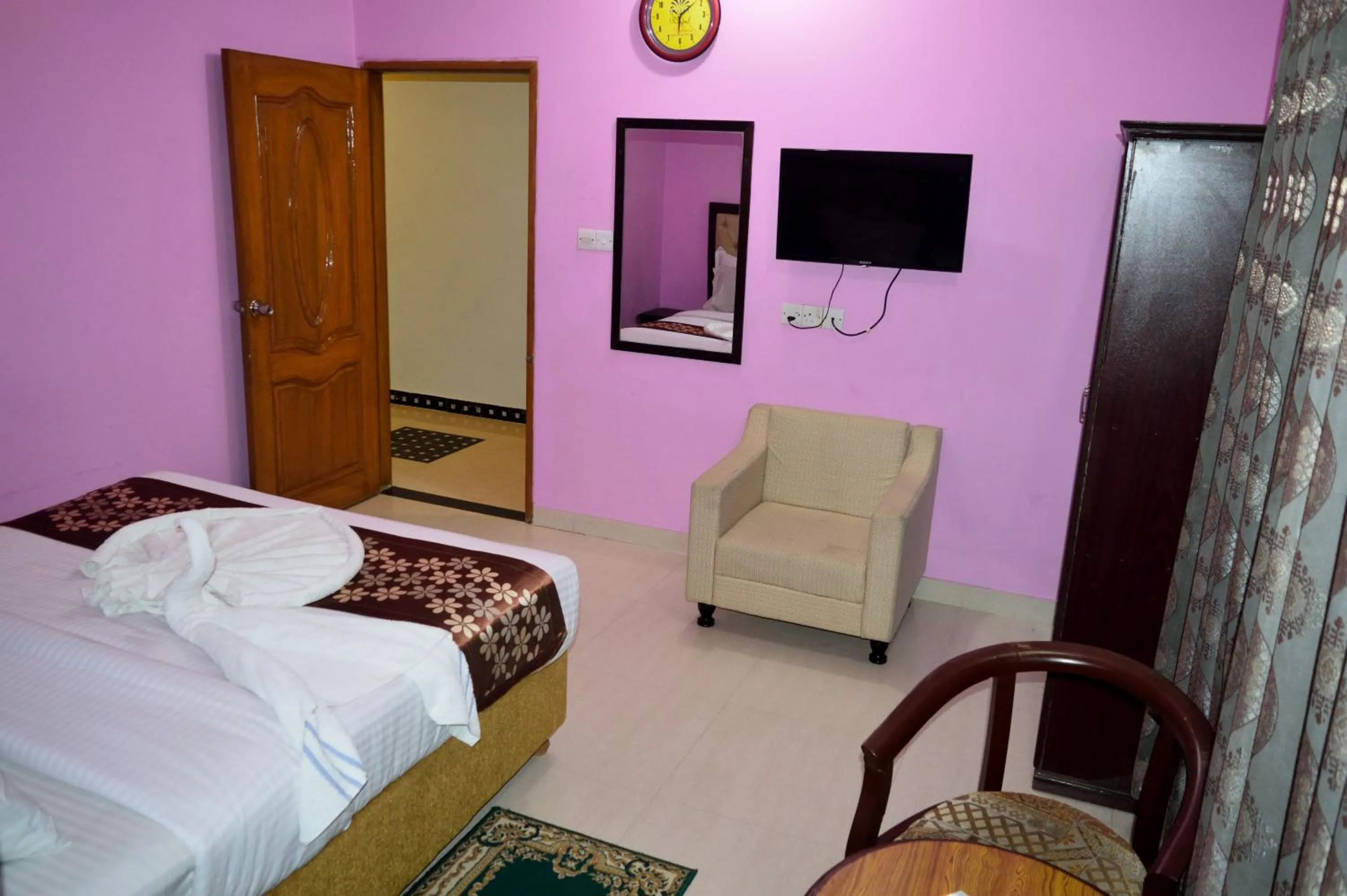 Bedroom, Bed in Hotel Regal Palace
