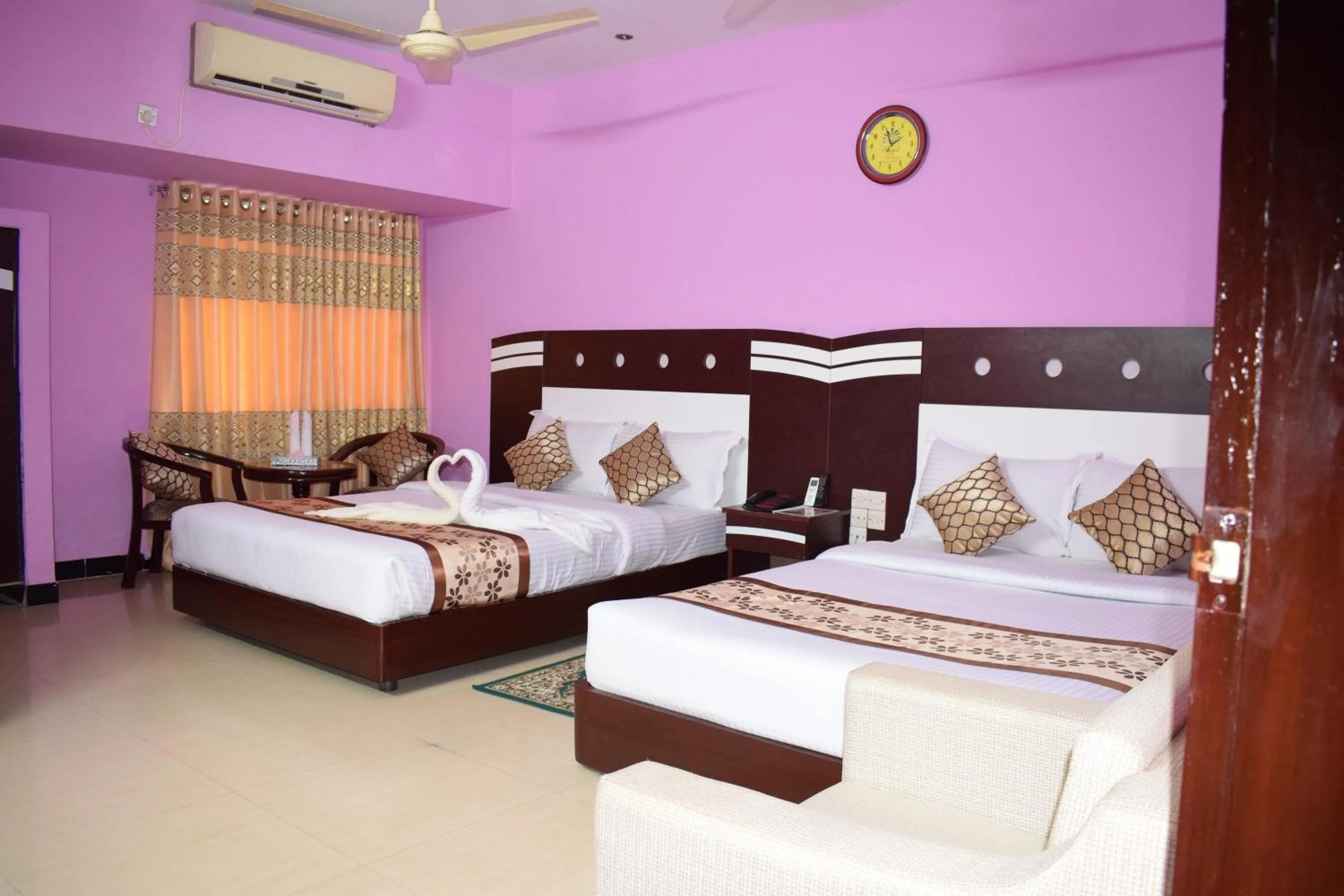 Bedroom, Bed in Hotel Regal Palace