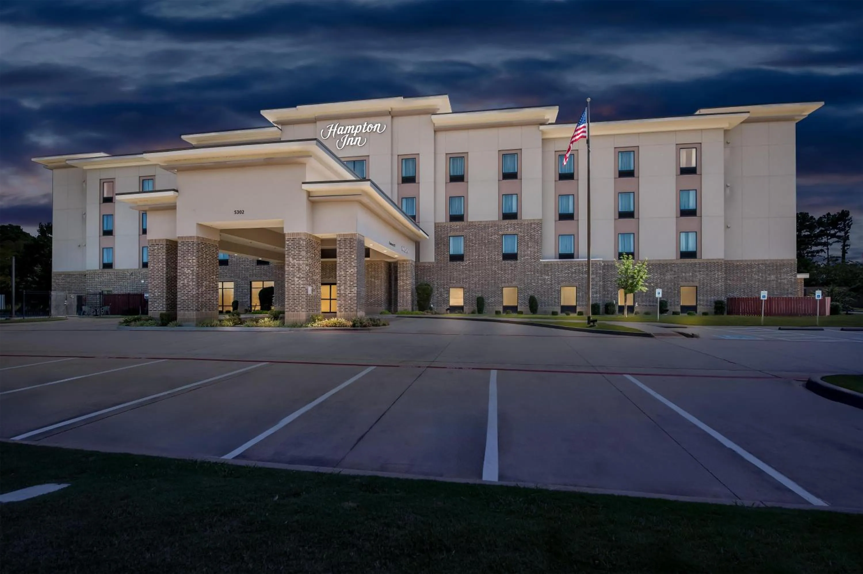 Property building in Hampton Inn Texarkana