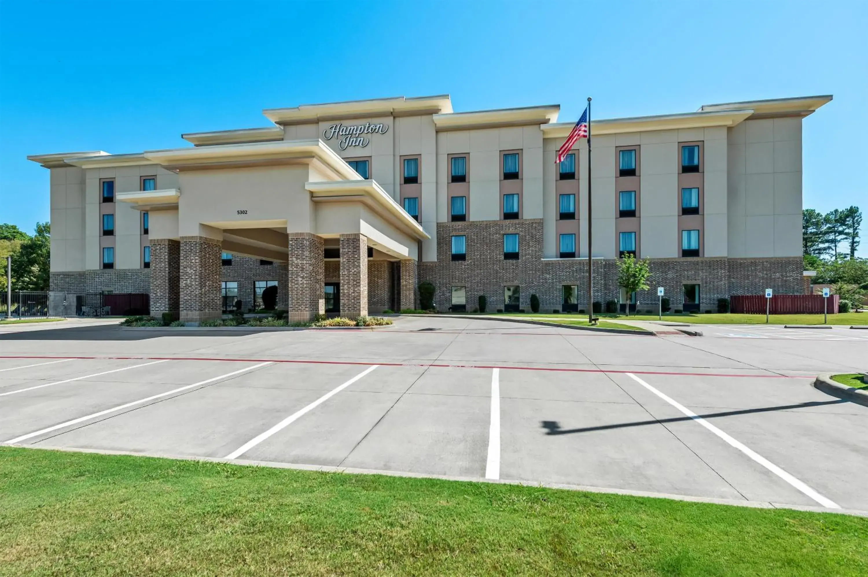 Property building in Hampton Inn Texarkana Property building in Hampton Inn Texarkana