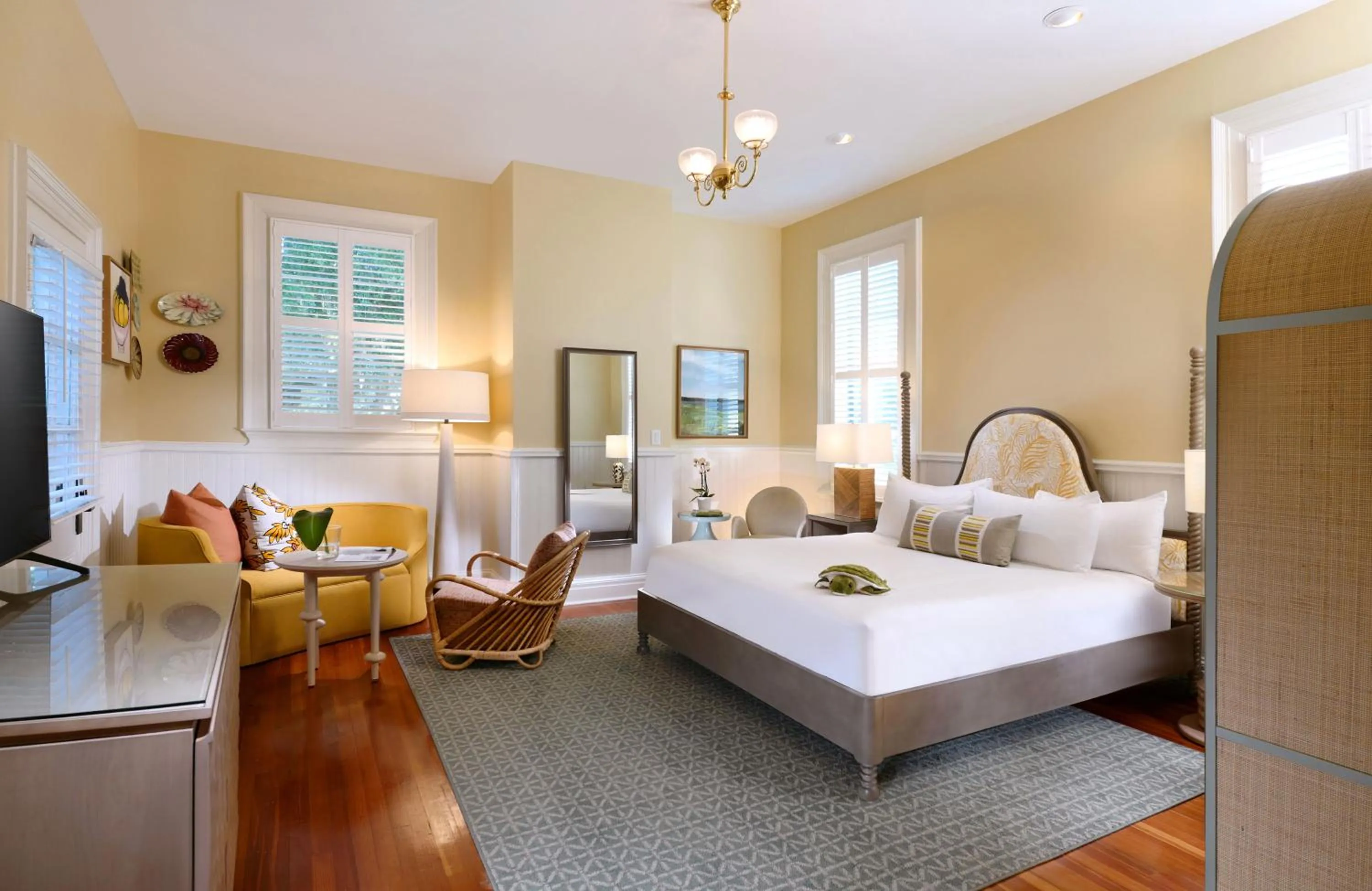 Photo of the whole room, Bed in Jekyll Island Club Resort