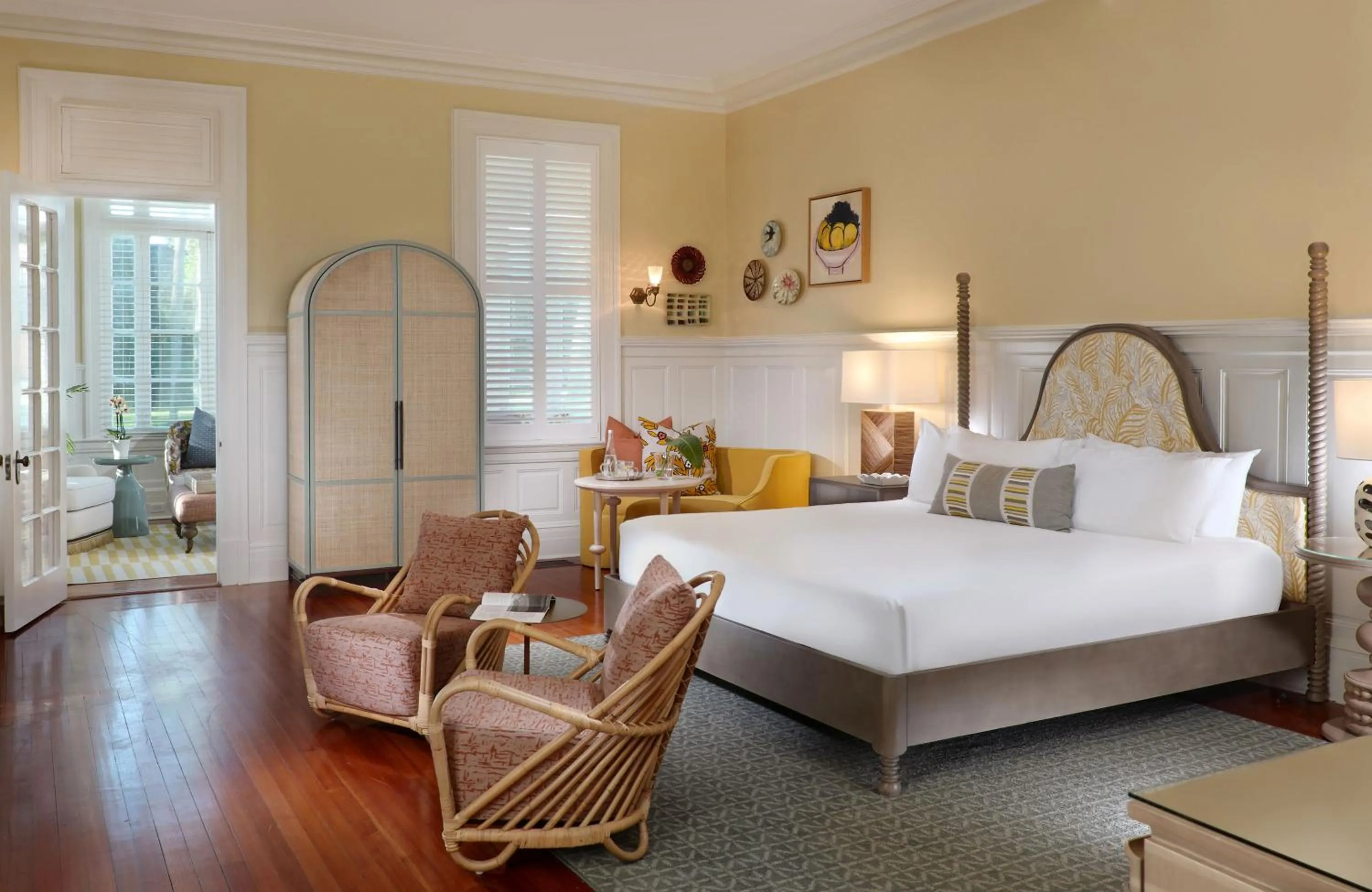 Photo of the whole room, Bed in Jekyll Island Club Resort