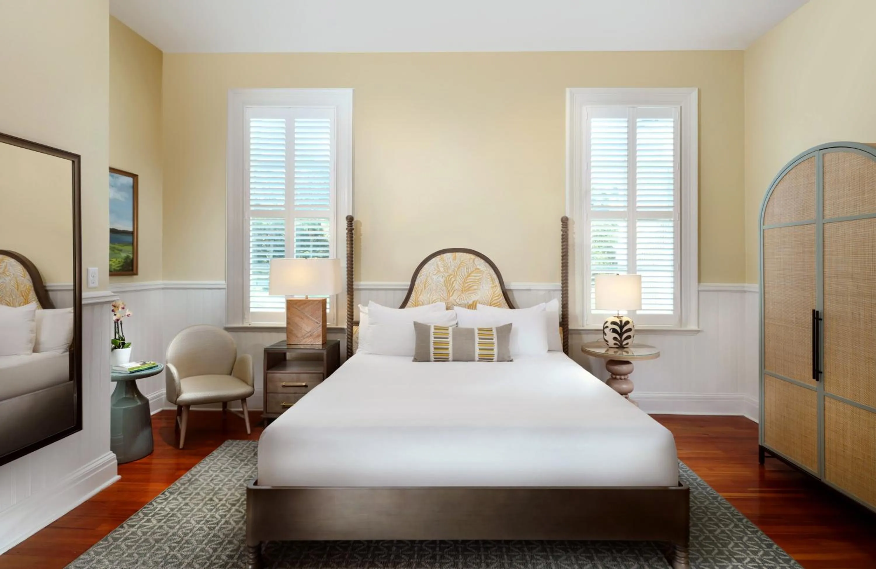 Photo of the whole room, Bed in Jekyll Island Club Resort