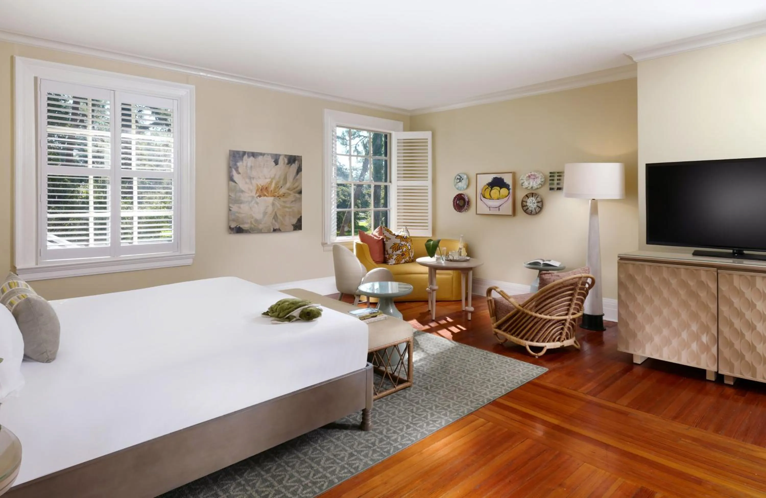 Photo of the whole room, Bed in Jekyll Island Club Resort