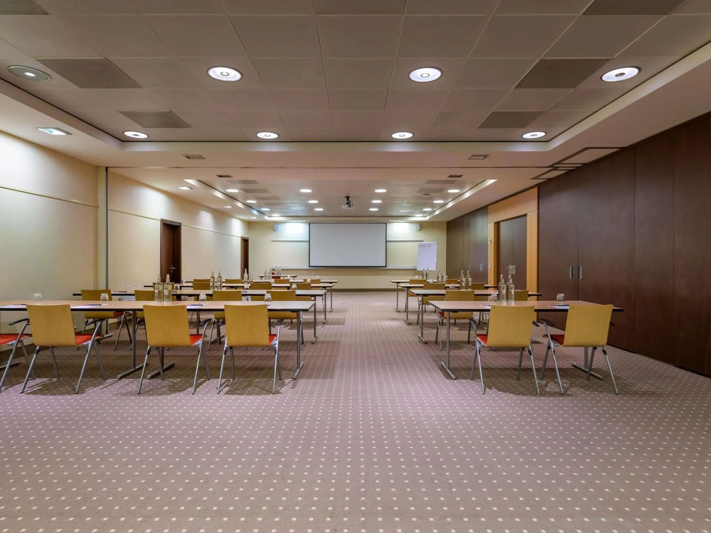 Meeting/conference room in Mövenpick Hotel Geneva