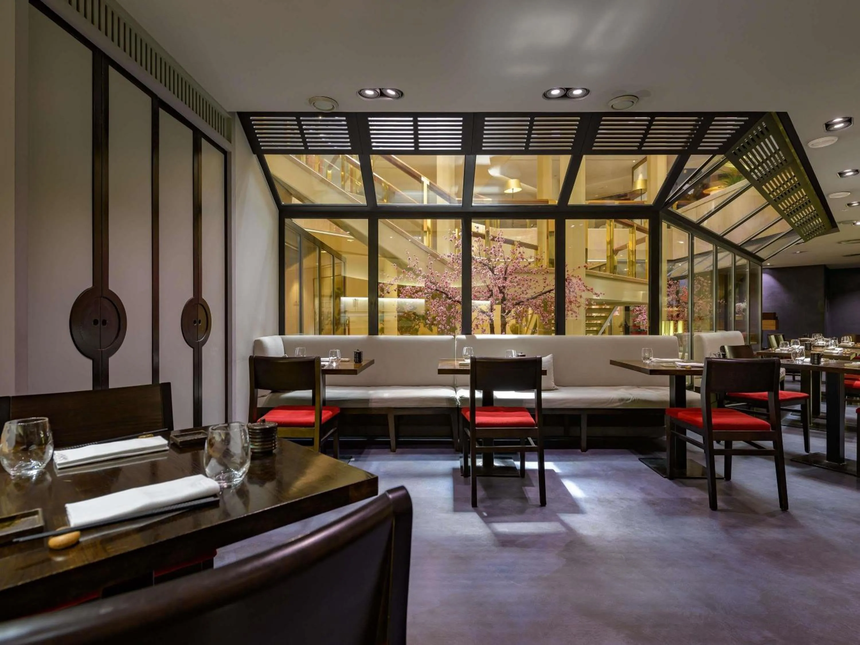 Restaurant/places to eat in Mövenpick Hotel Geneva