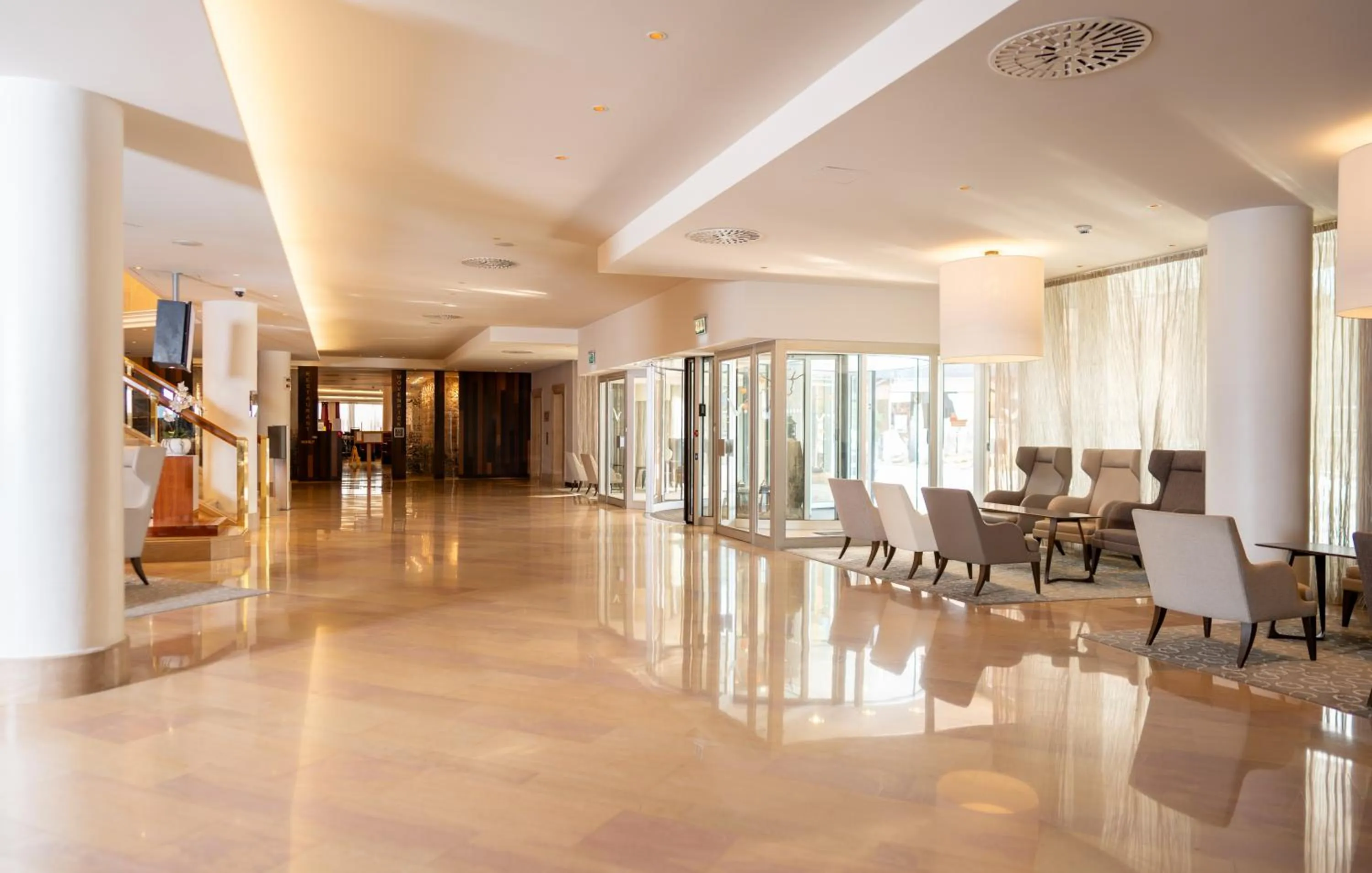 Lobby or reception in Mövenpick Hotel Geneva