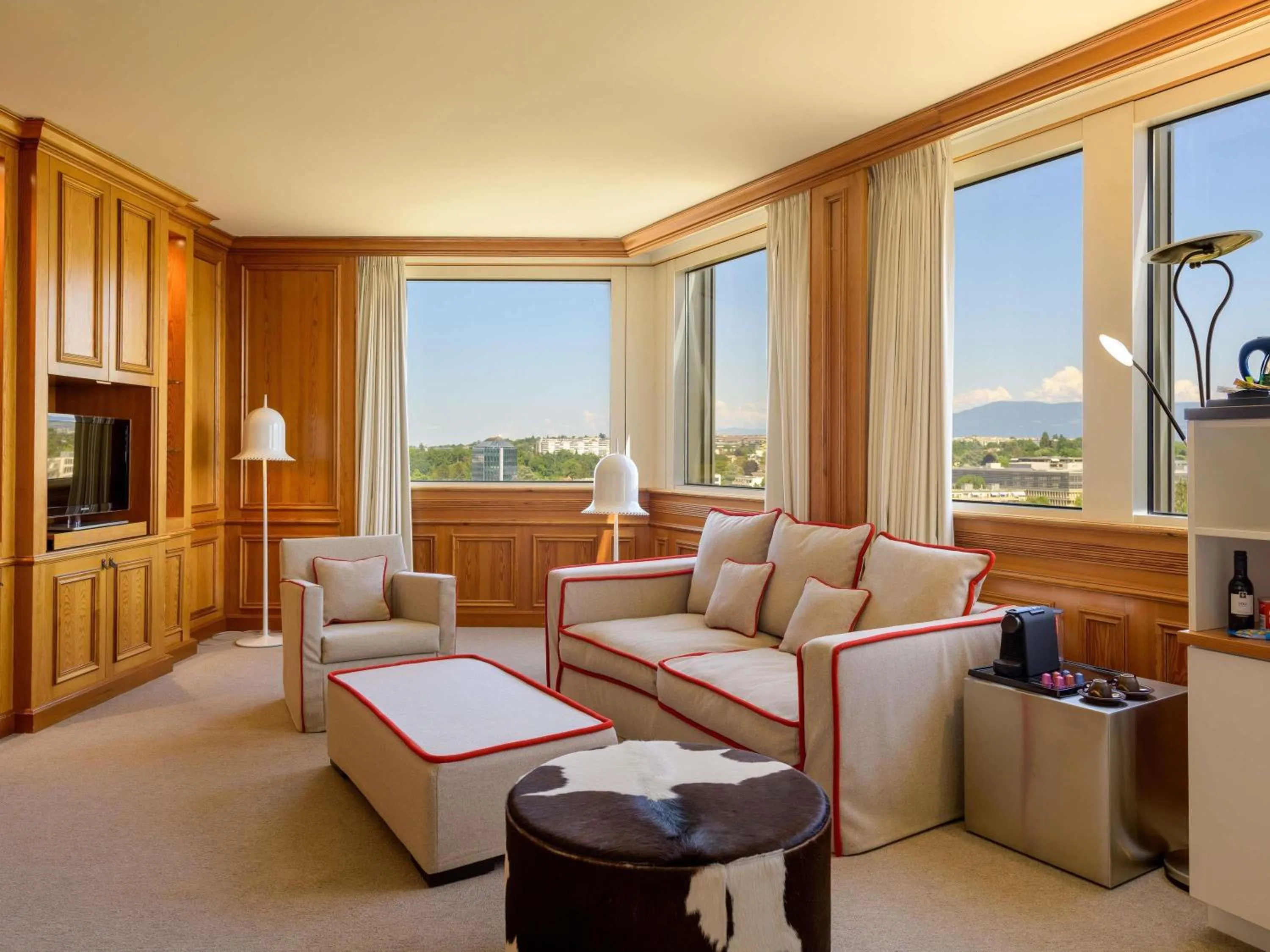 Bedroom in Mövenpick Hotel Geneva