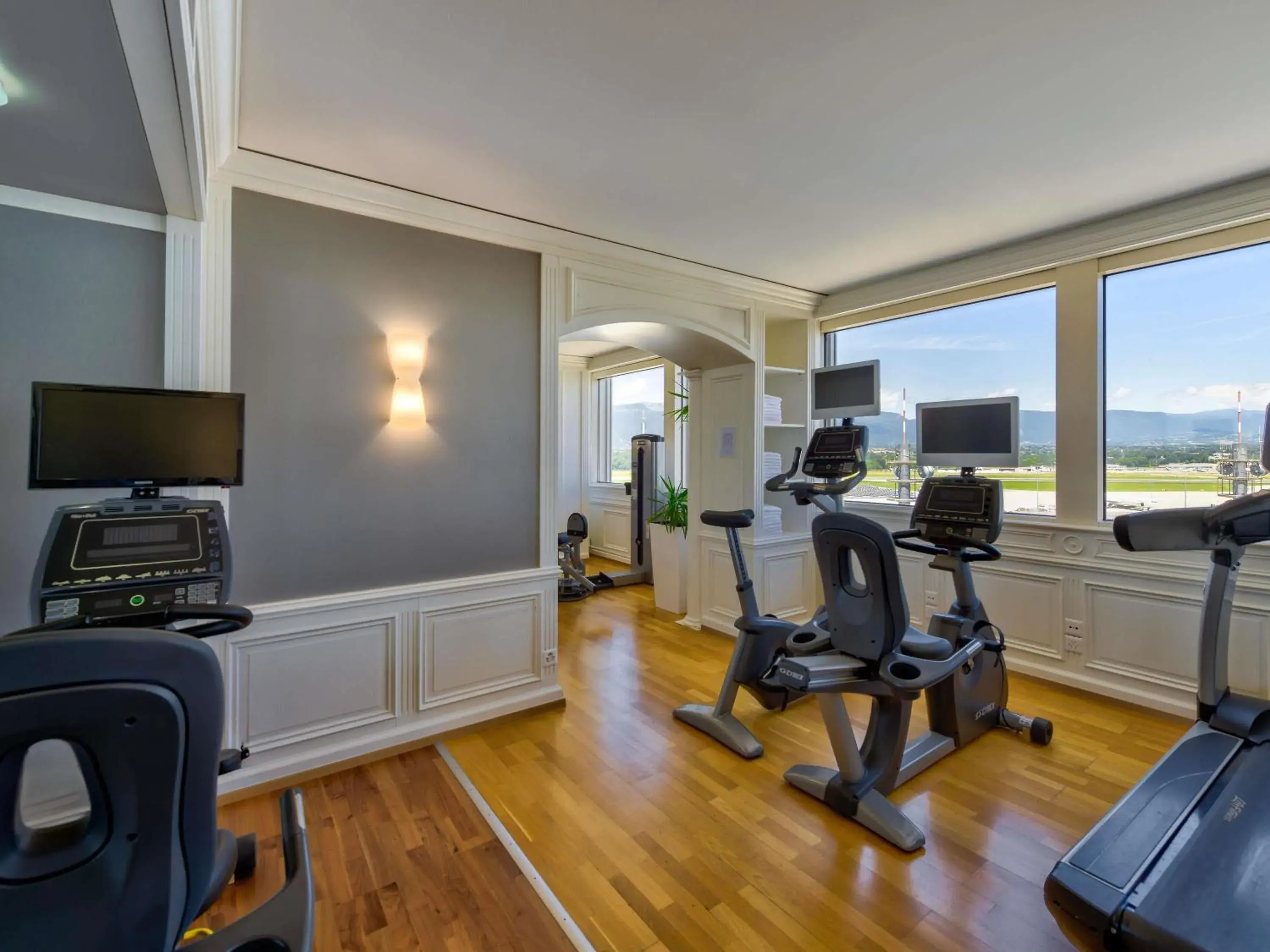 Fitness centre/facilities in Mövenpick Hotel Geneva Fitness centre/facilities in Mövenpick Hotel Geneva