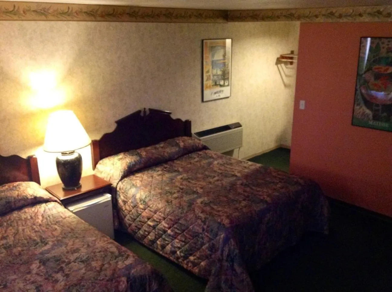 Humboldt Redwoods Inn