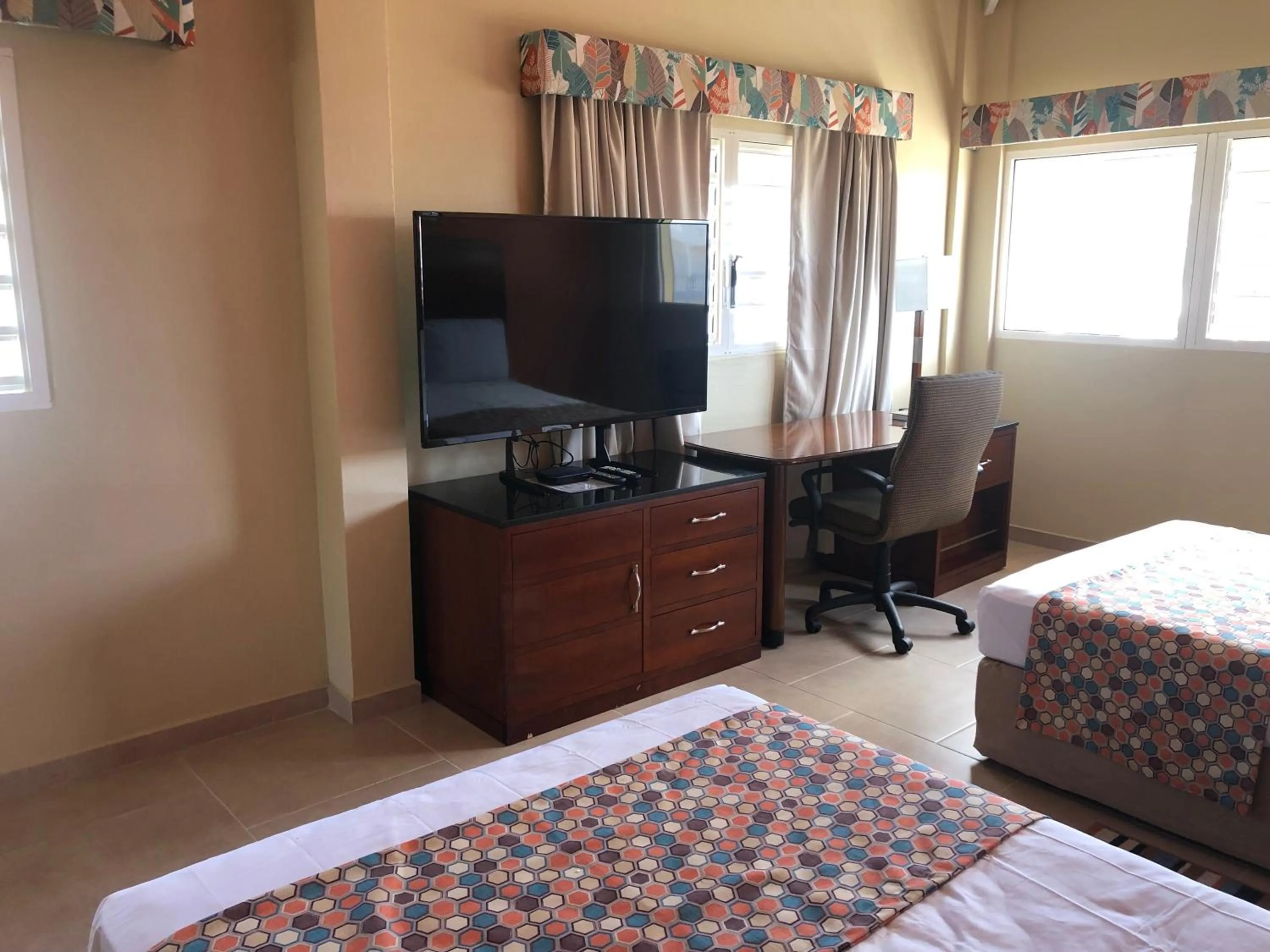 TV and multimedia, Bed in Carl's Unique Inn & Conference Facilities