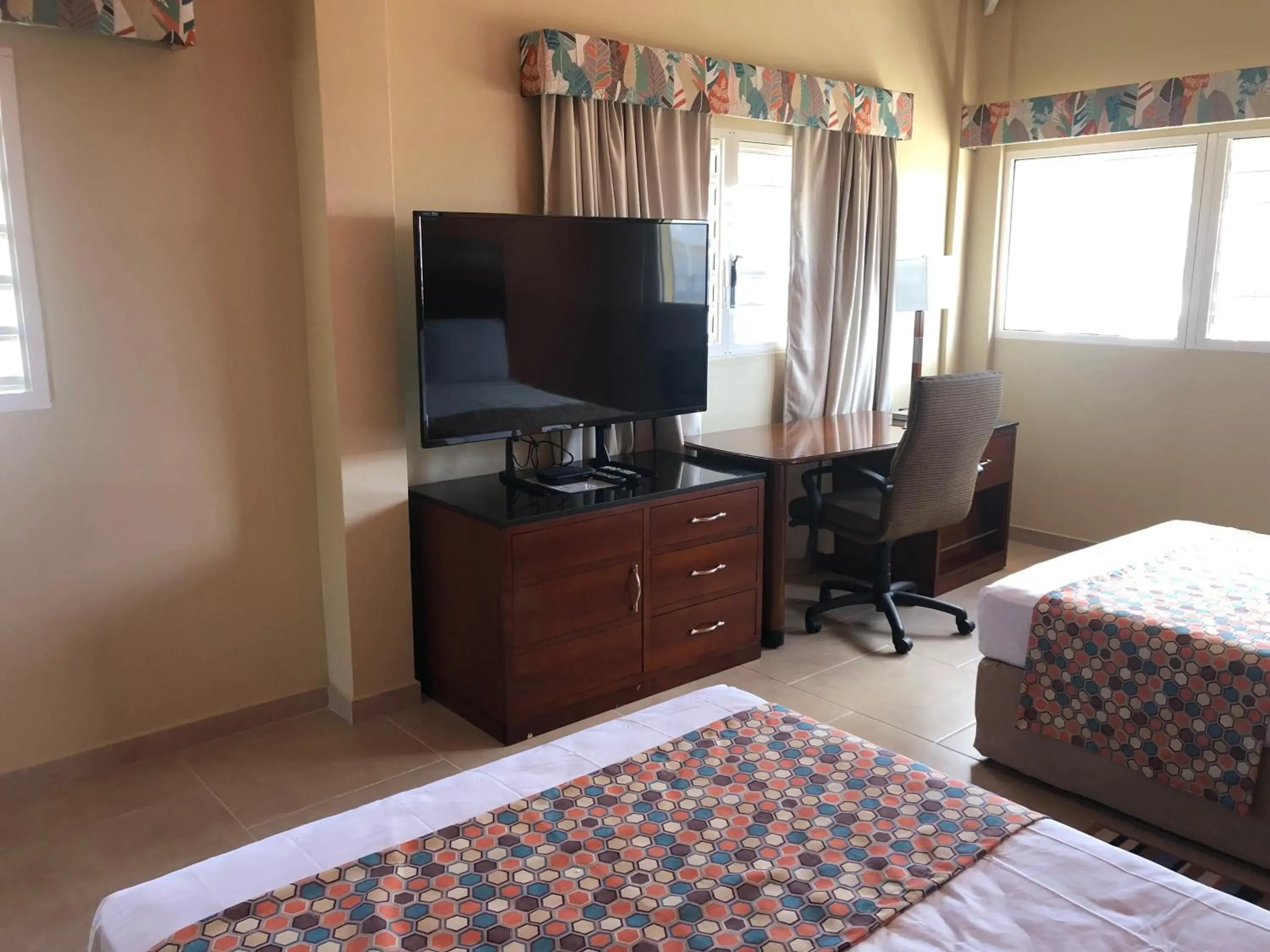 TV and multimedia, Bed in Carl's Unique Inn & Conference Facilities TV and multimedia, Bed in Carl's Unique Inn & Conference Facilities