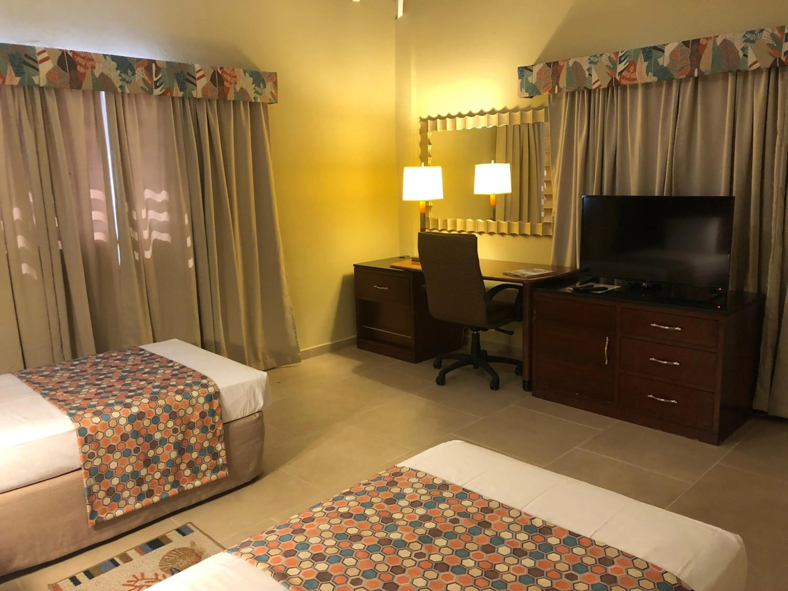 TV and multimedia, Bed in Carl's Unique Inn & Conference Facilities