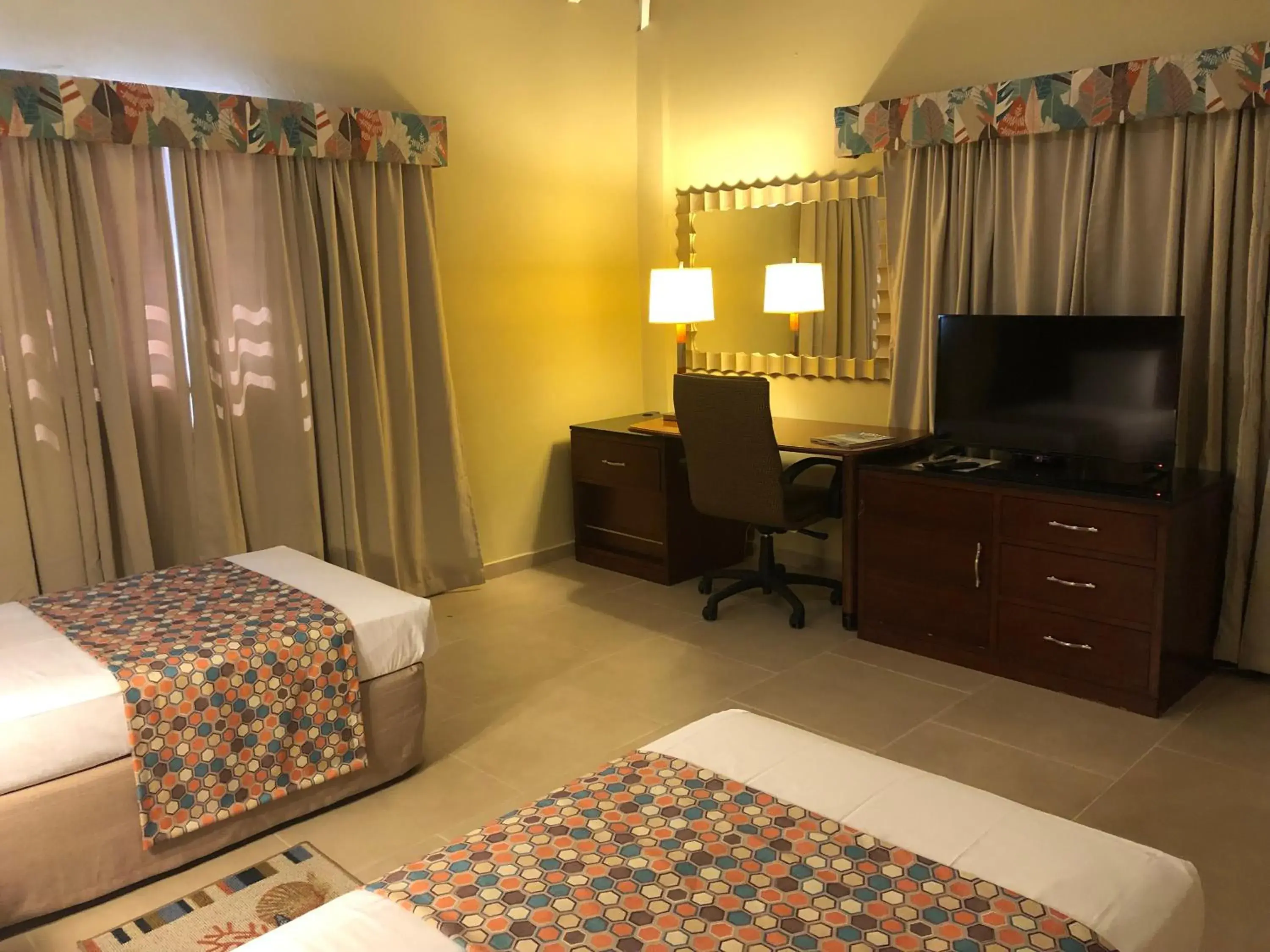 TV and multimedia, Bed in Carl's Unique Inn & Conference Facilities TV and multimedia, Bed in Carl's Unique Inn & Conference Facilities