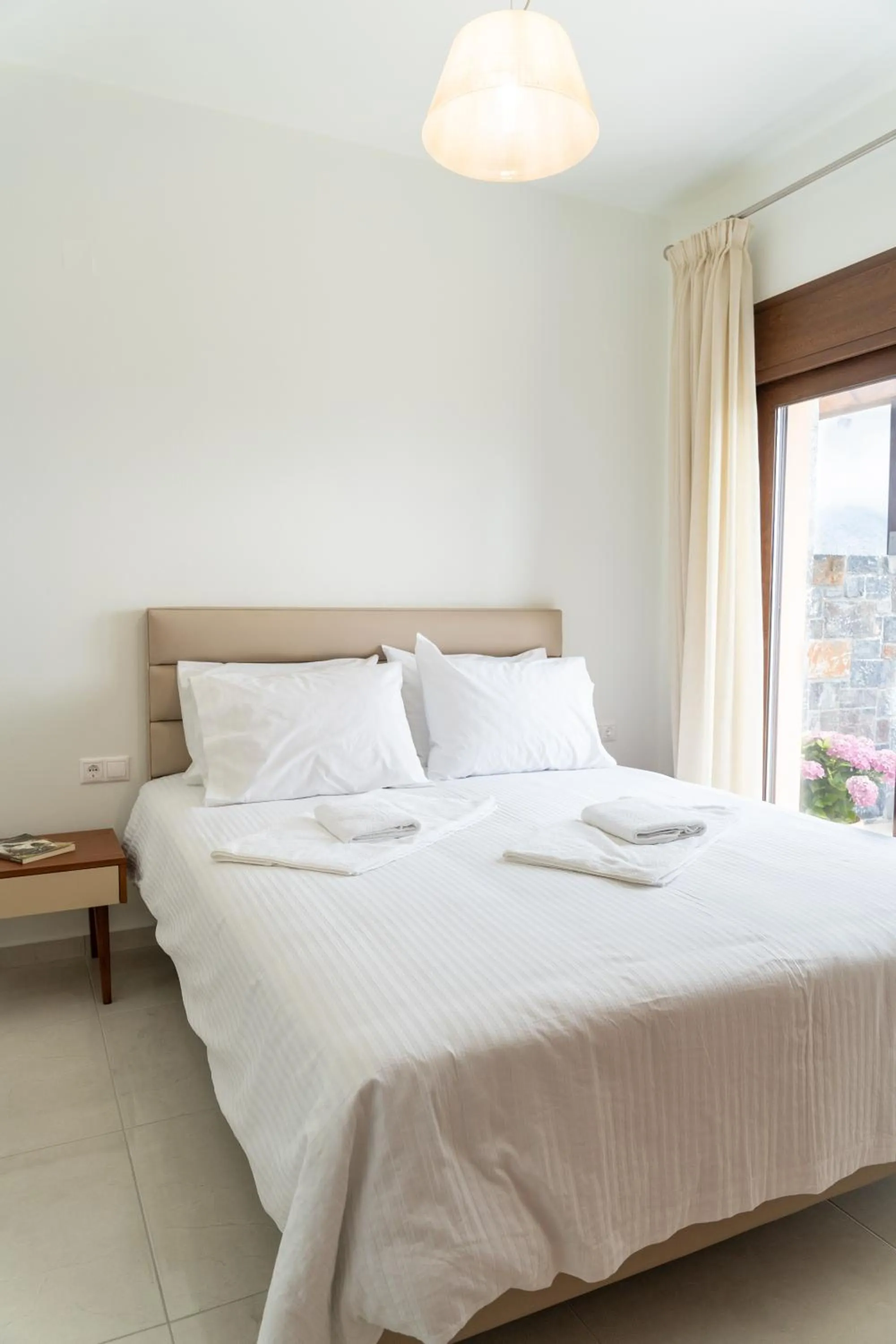 Bed in Dictamus Homes