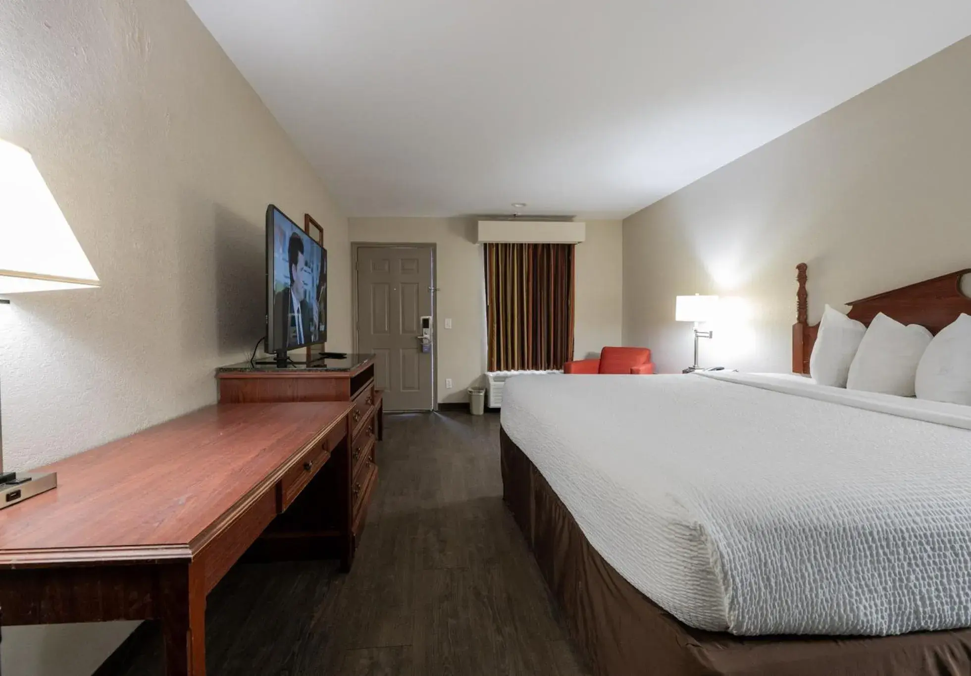 Photo of the whole room, Bed in Baymont by Wyndham Warner Robins Photo of the whole room, Bed in Baymont by Wyndham Warner Robins