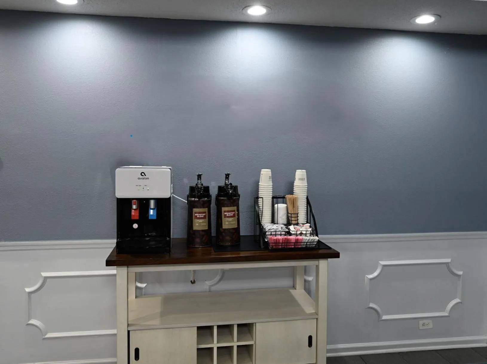 Coffee/tea facilities in Baymont by Wyndham Warner Robins