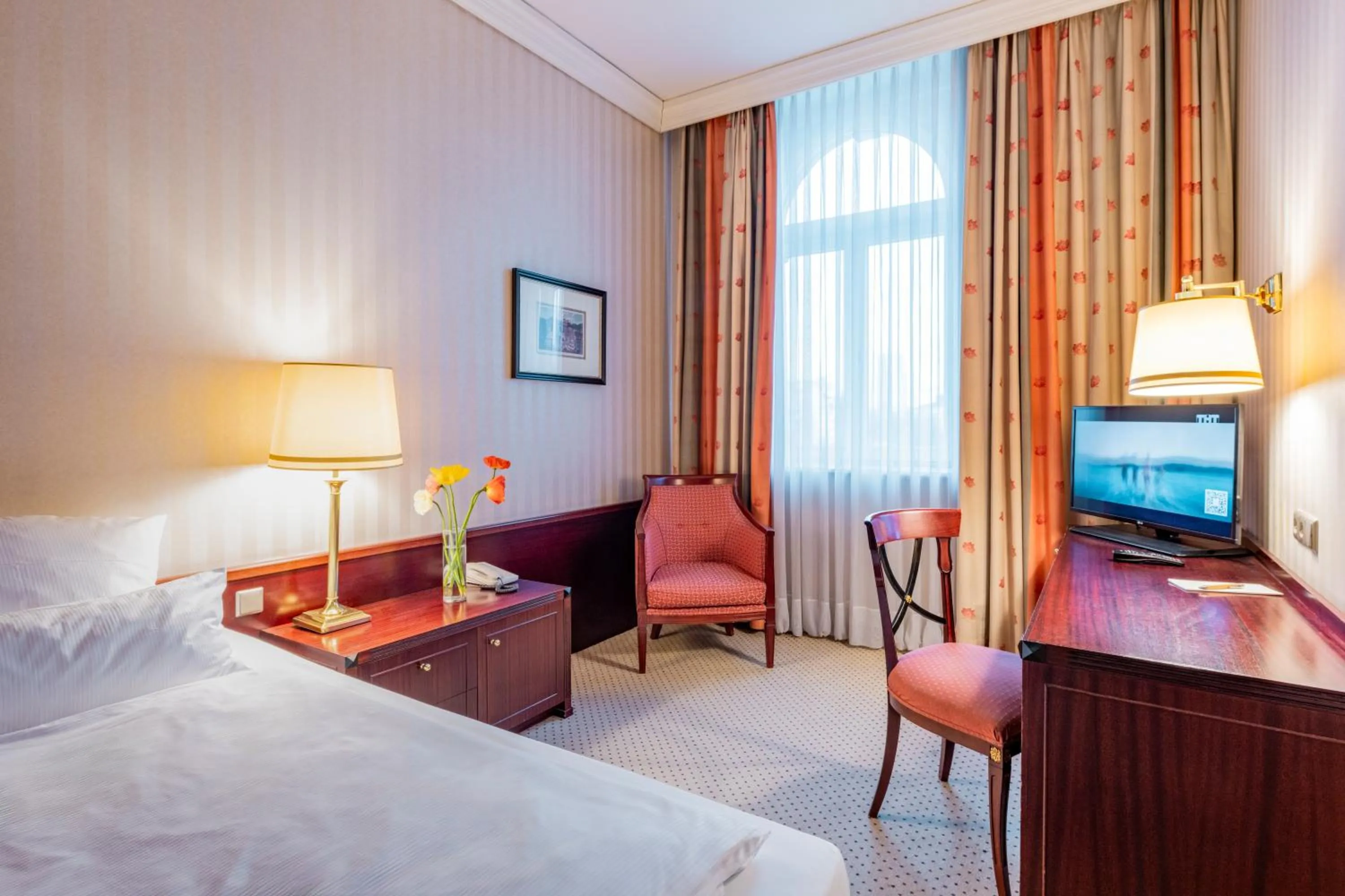 Seating area, Bed in Parkhotel 1901 Mannheim