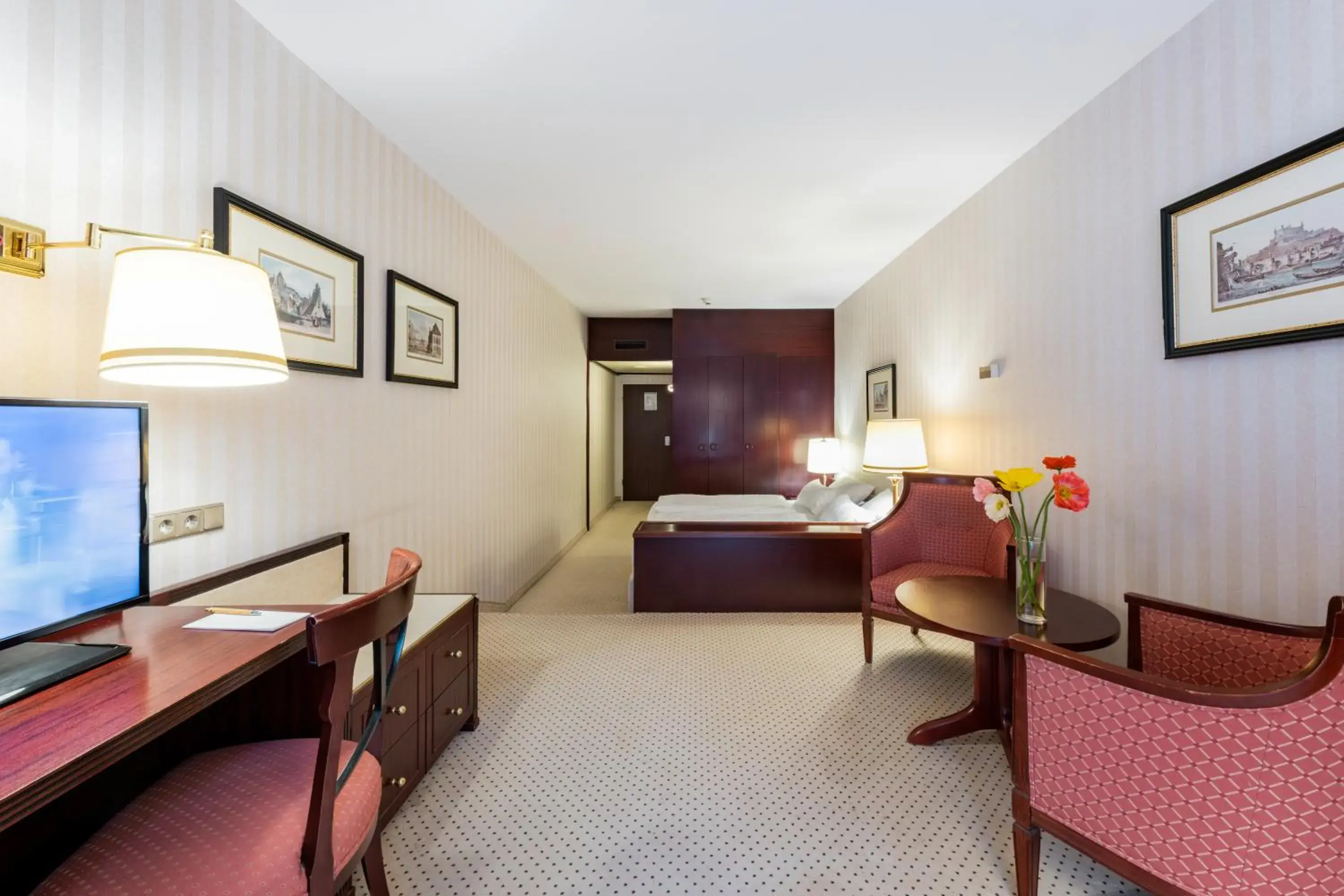 Photo of the whole room, Bed in Parkhotel 1901 Mannheim Photo of the whole room, Bed in Parkhotel 1901 Mannheim